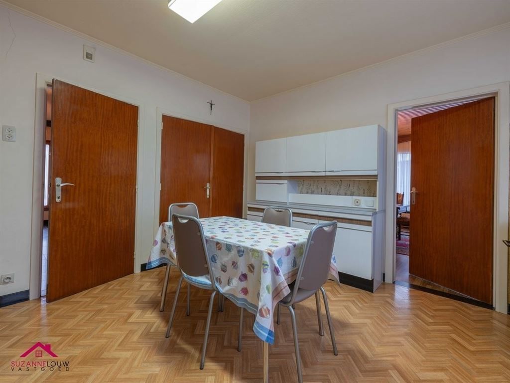 Vrijstaande splitlevel woning, te renoveren naar eigen smaak foto 18