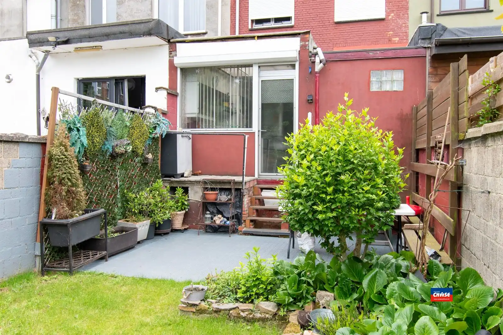 Ruime woning met aparte garagebox foto 3