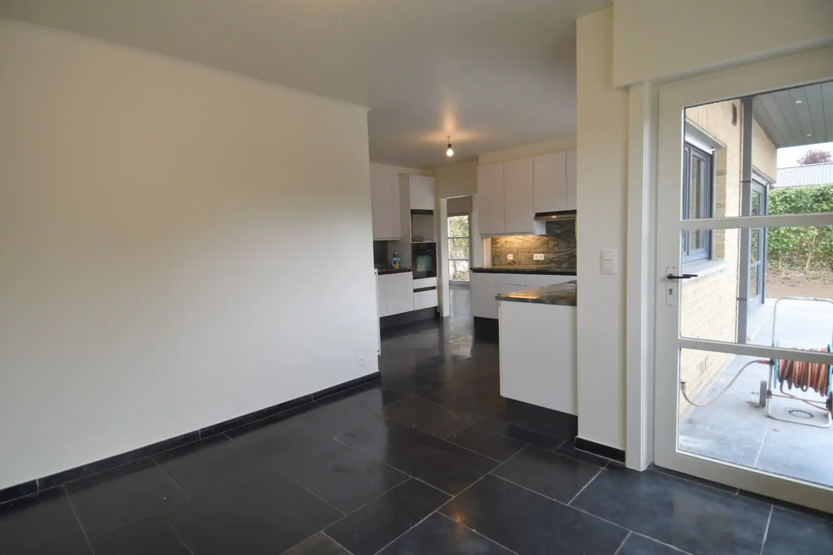 Ruime woning met 4 slaapkamers, tuin en garage in Bellegem foto 10