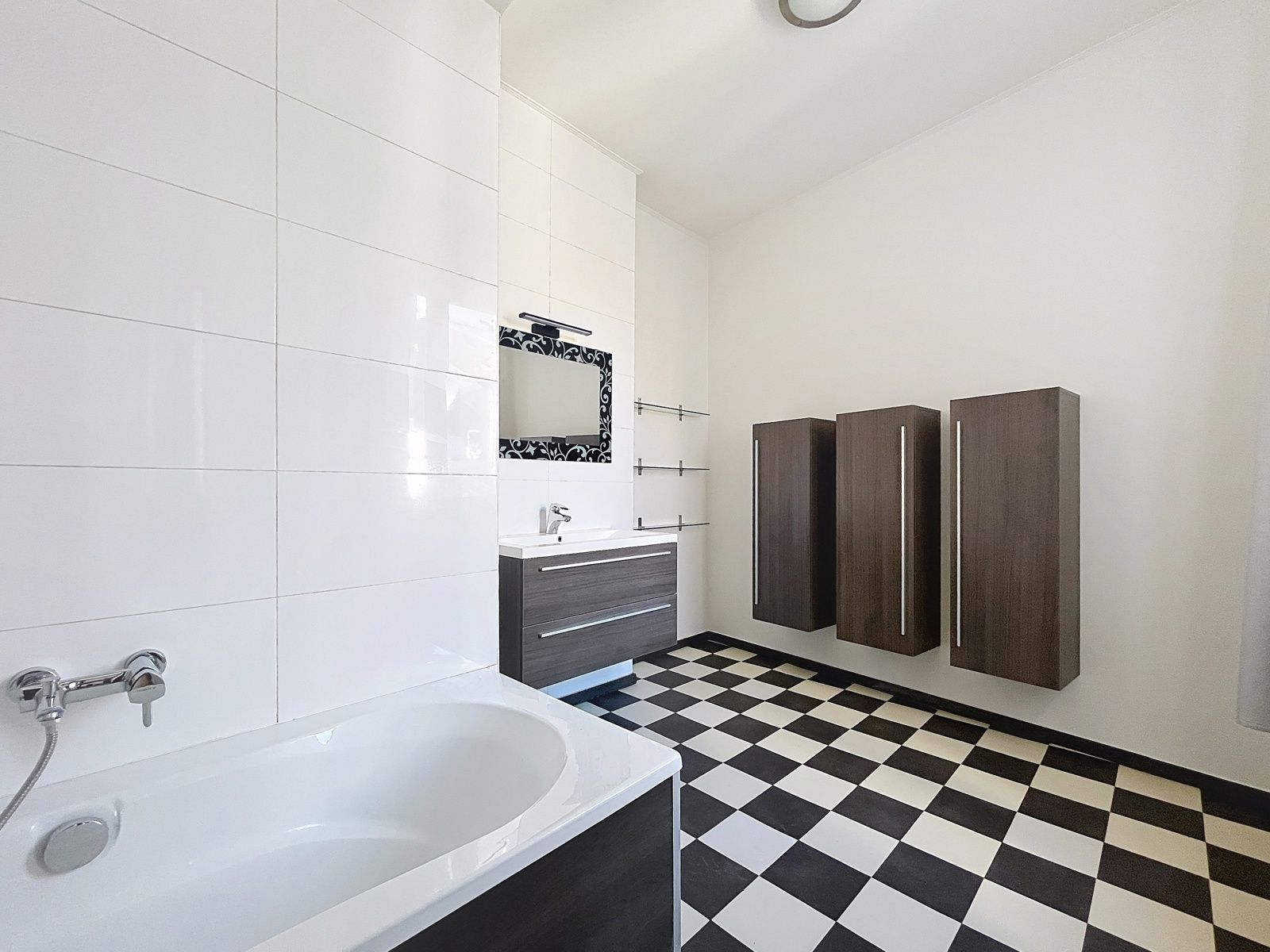 Instapklaar 1 slaapkamer appartement op het 1ste verdiep te huur.  foto 14