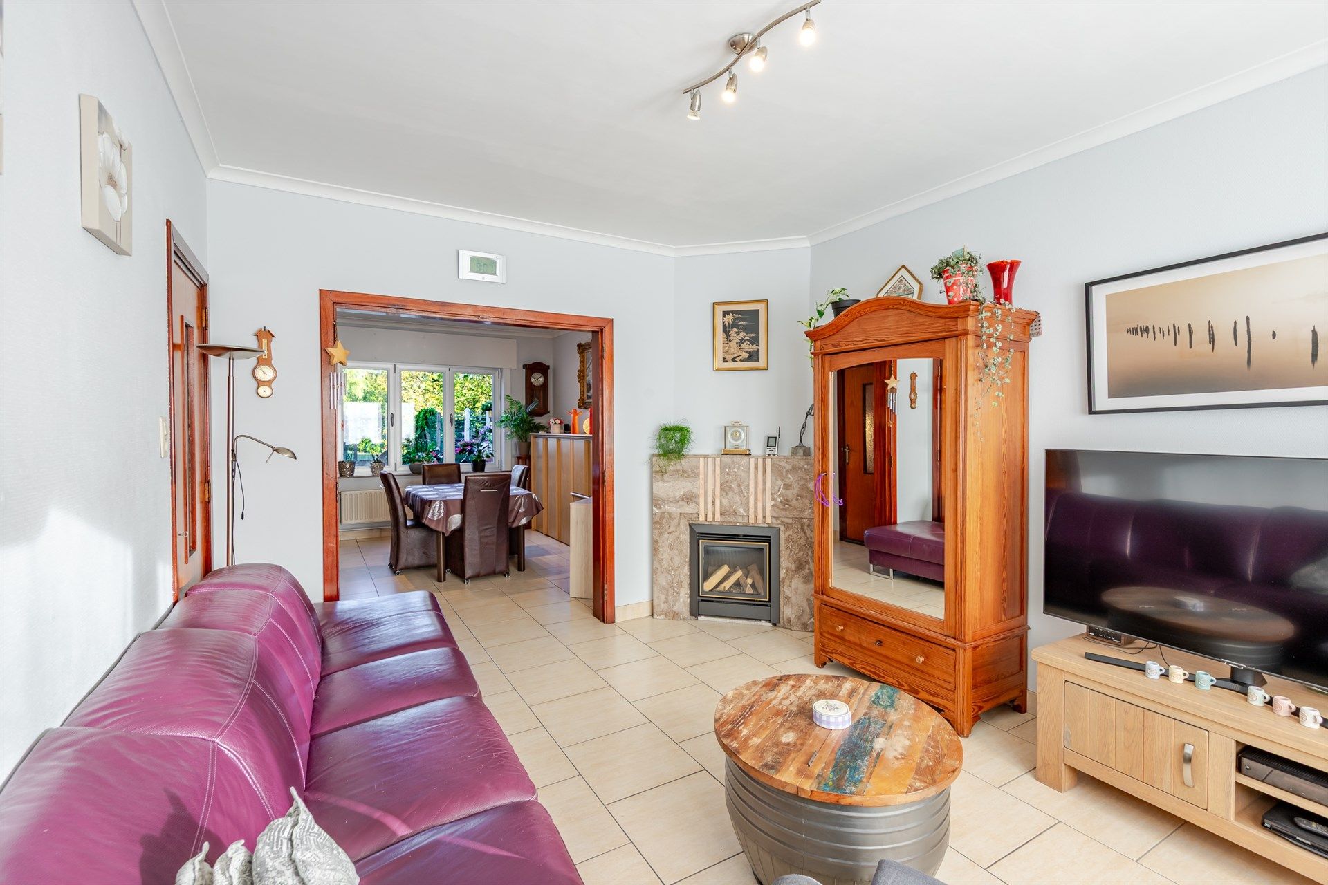 Ruime gezinswoning met vier slaapkamers te Denderleeuw foto 2