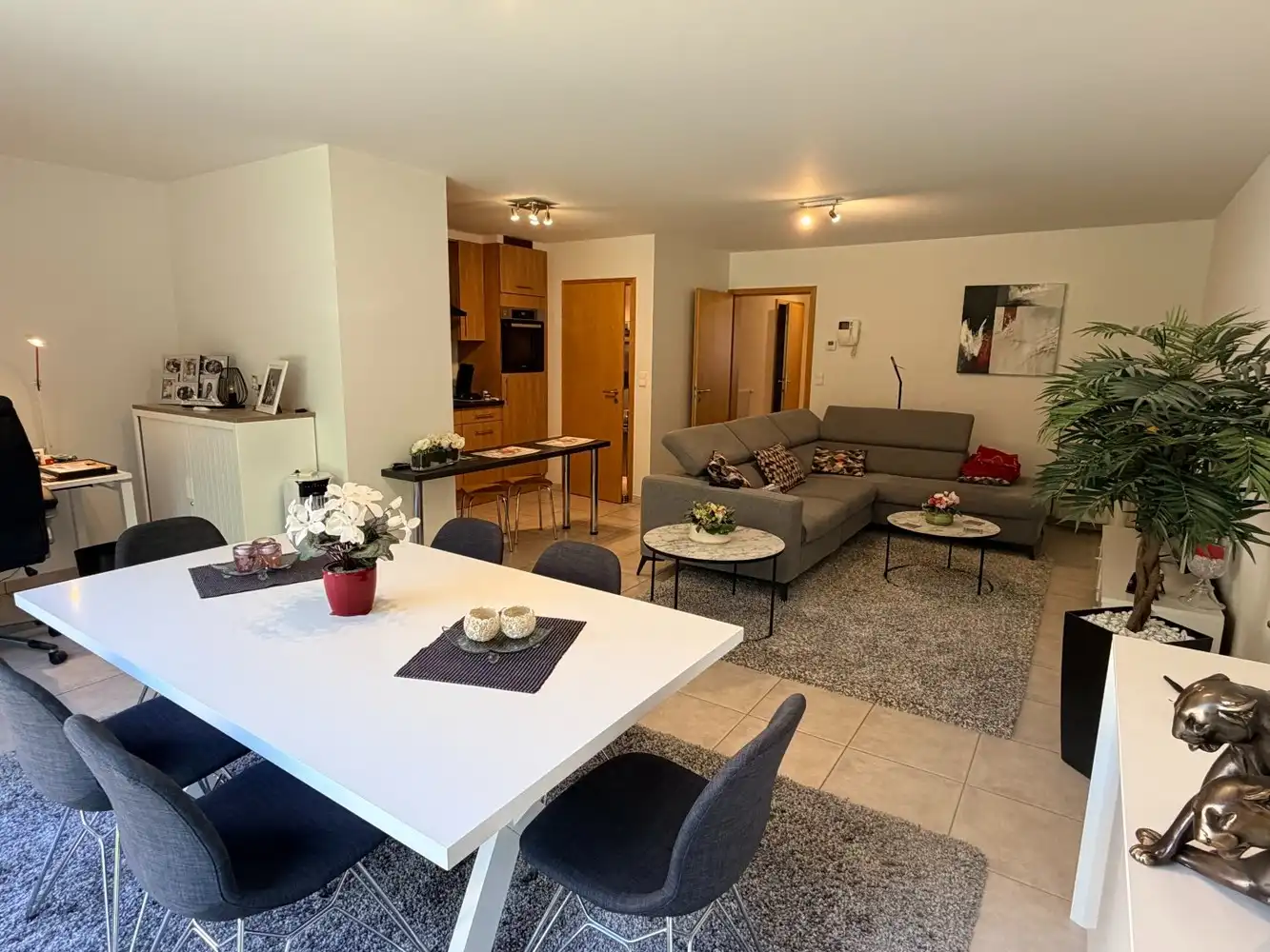 Rustig en uitstekend gelegen 2-slaapkamerappartement met groot terras EN garagebox foto 5
