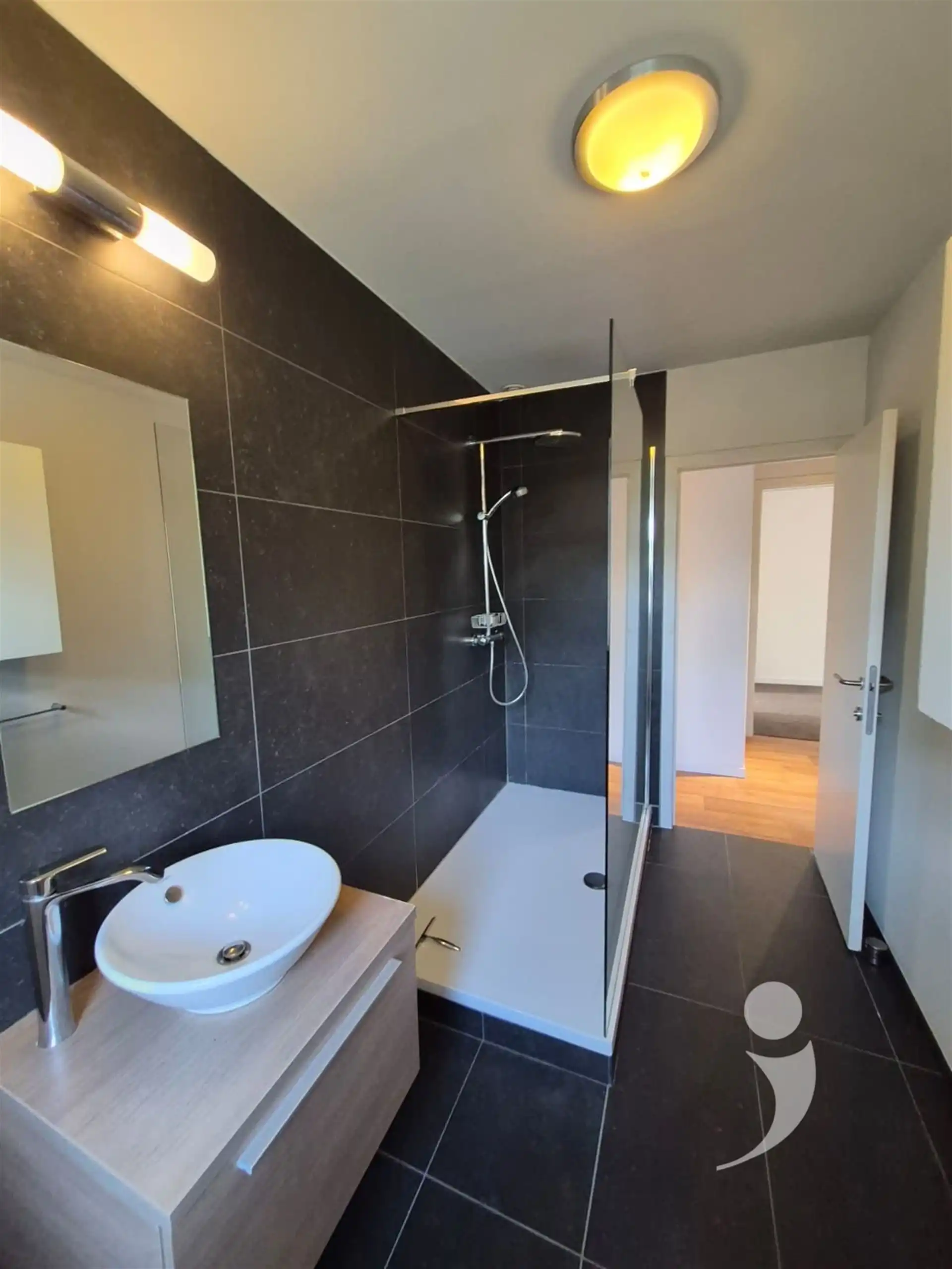 appartement met tuin en staanplaats voor de wagen foto 8