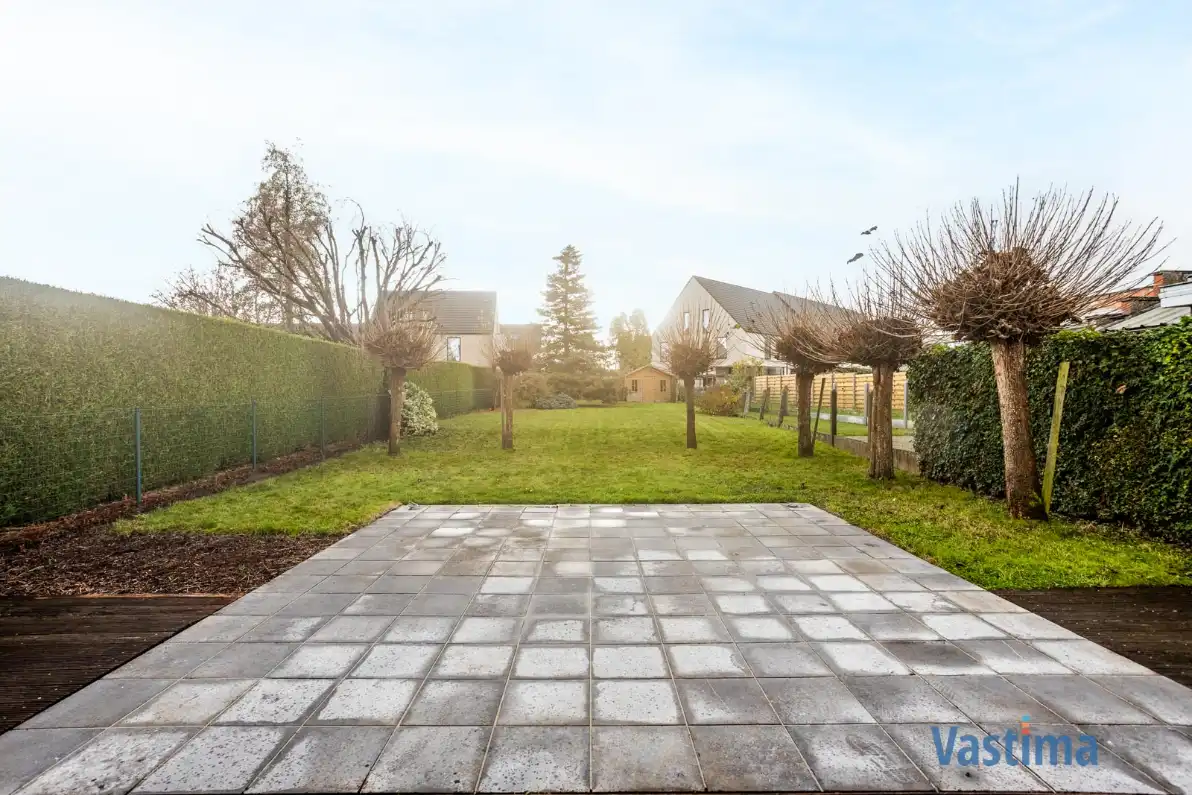 Ruime halfopen gezinswoning met praktijkruimte en tuin foto 26