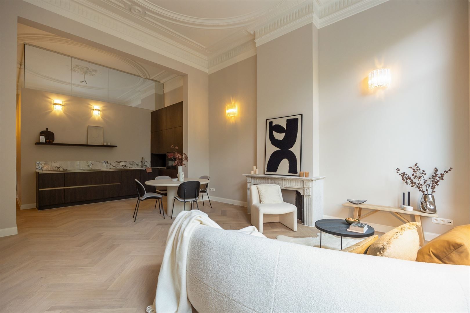 High-end living in piekfijnappartement foto {{pictureIndex}}