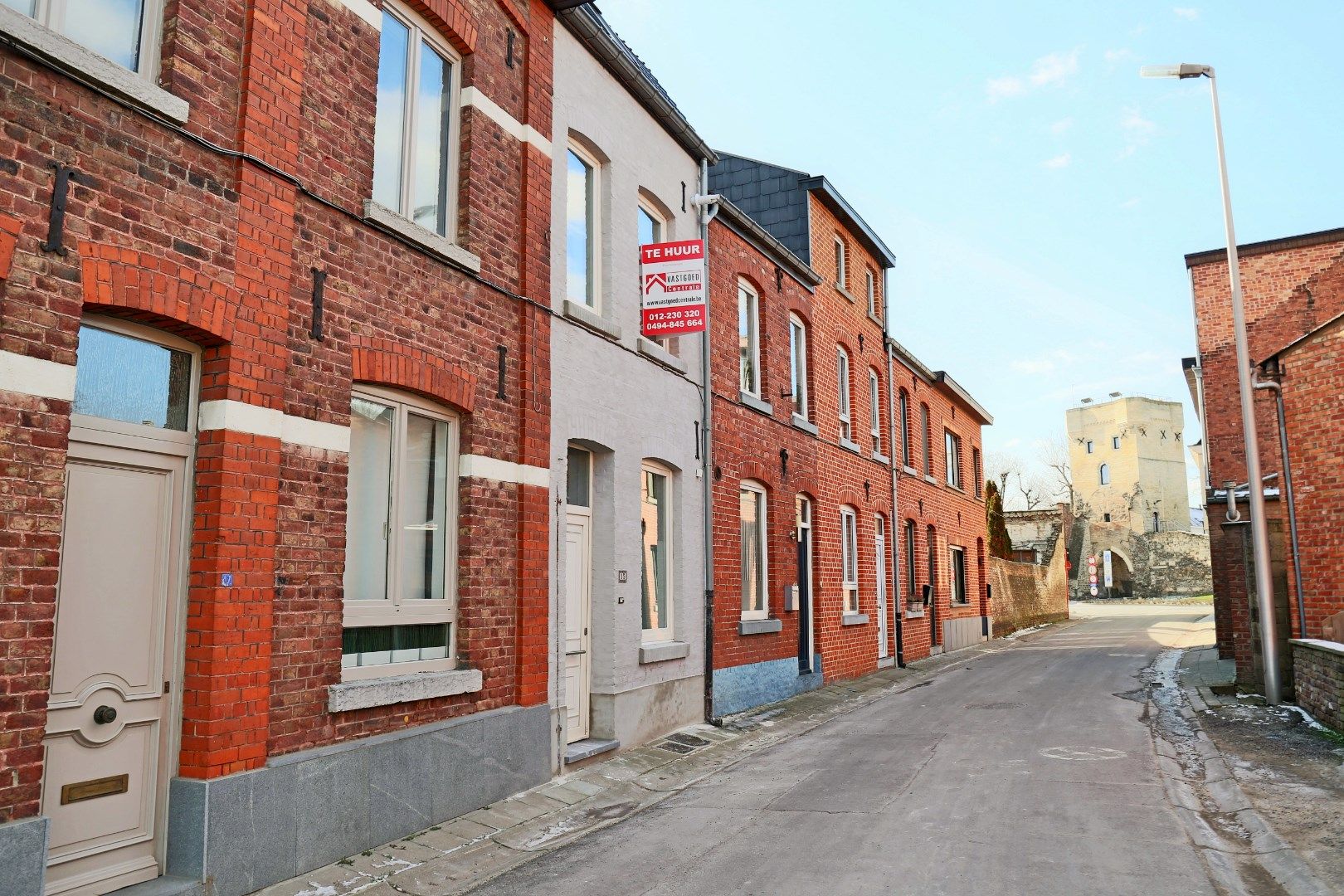 Gerenoveerde woning met 2 slaapkamers, berging en terras te Tongeren foto 1