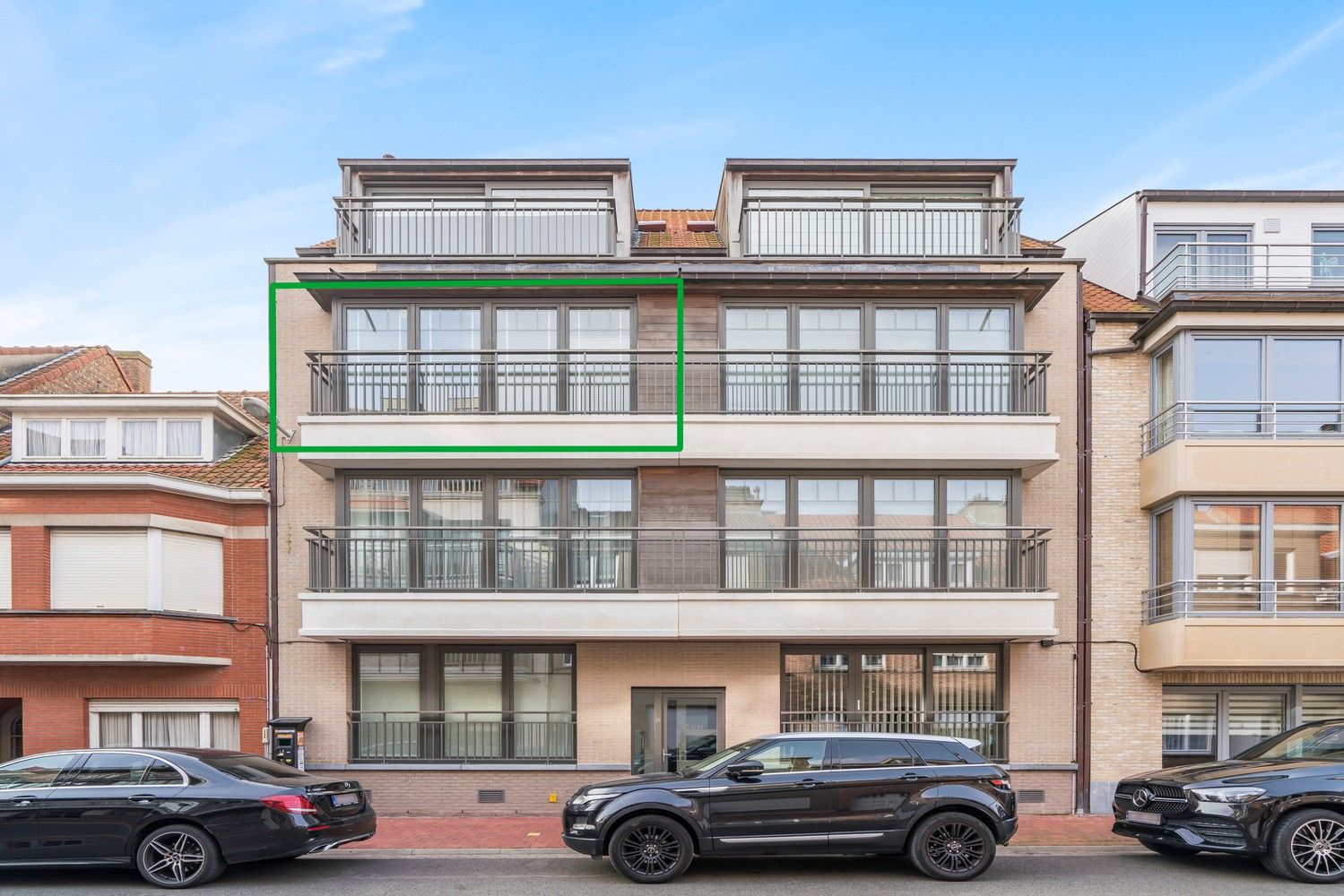 Volledig instapklaar, hedendaags en zeer stijlvol gemeubeld appartement met 2 slaapkamers foto 3