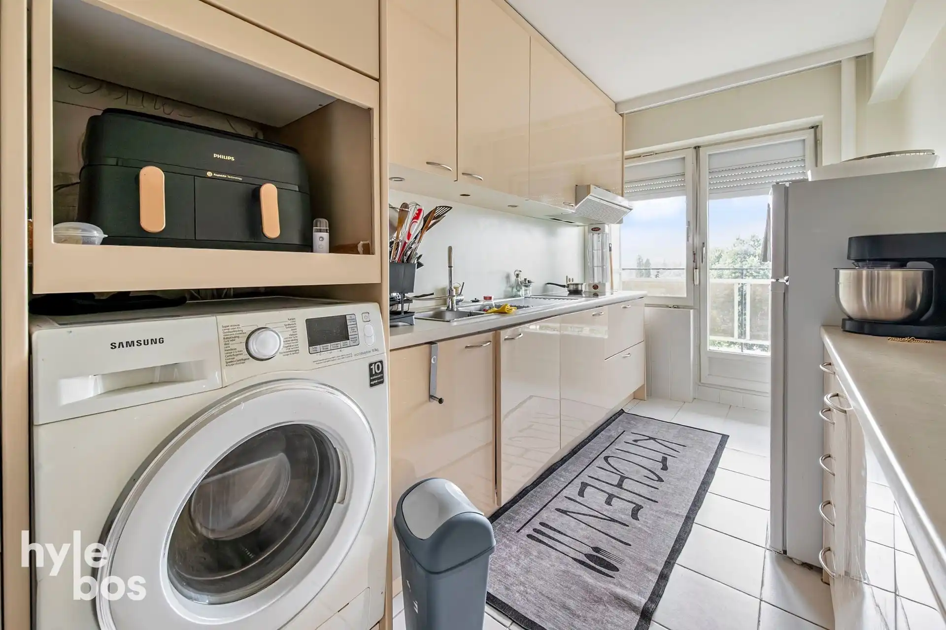 Ruim instapklaar 2 slaapkamer appartement met garage foto 11