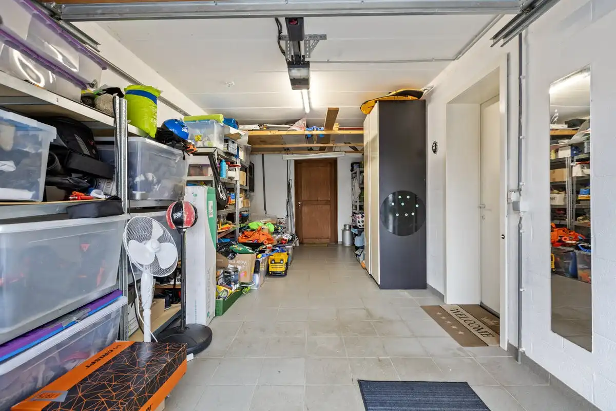 Instapklare woning met garage te koop in Bilzen foto 20
