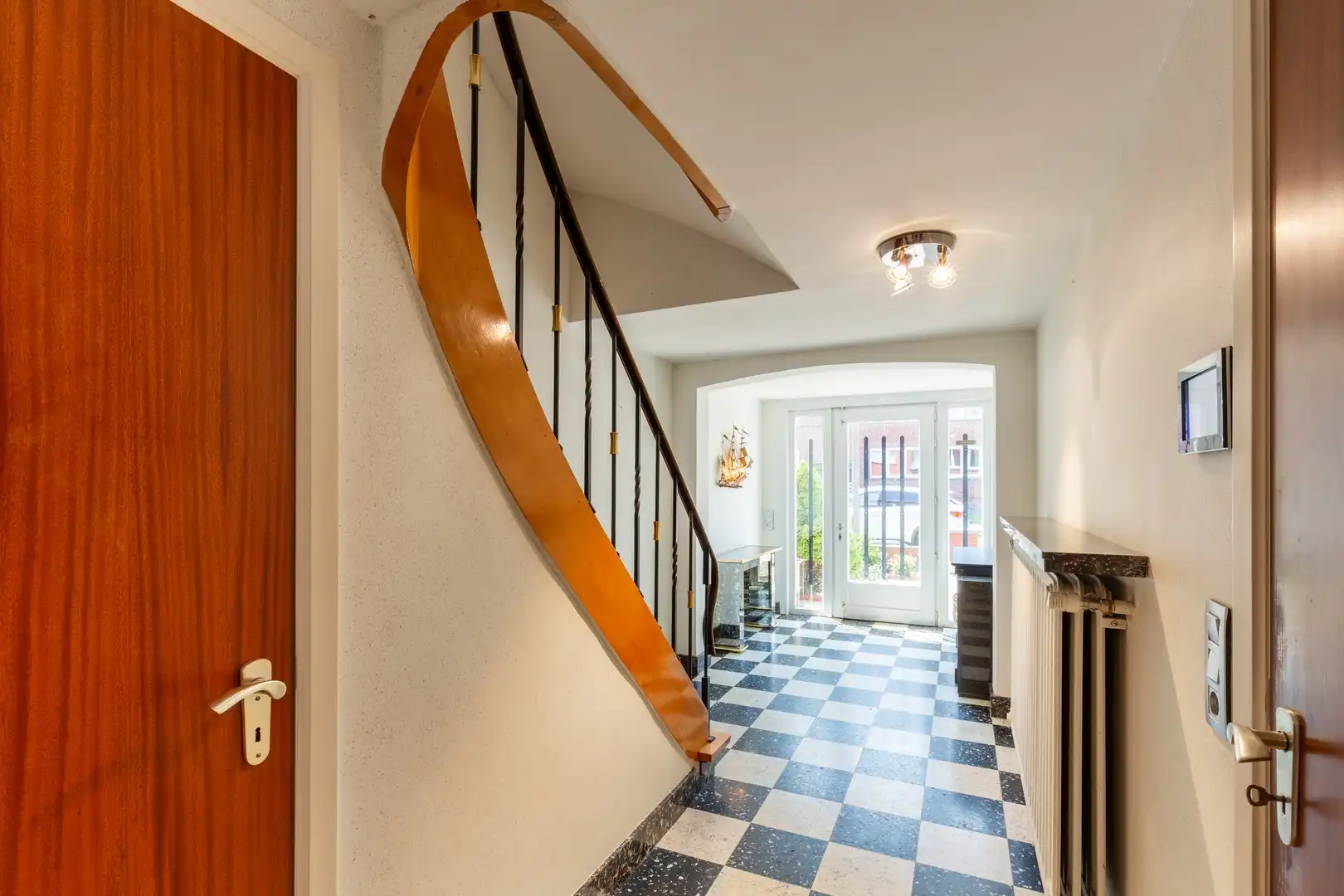 Zeer lichtrijke woning met unieke veranda foto 8