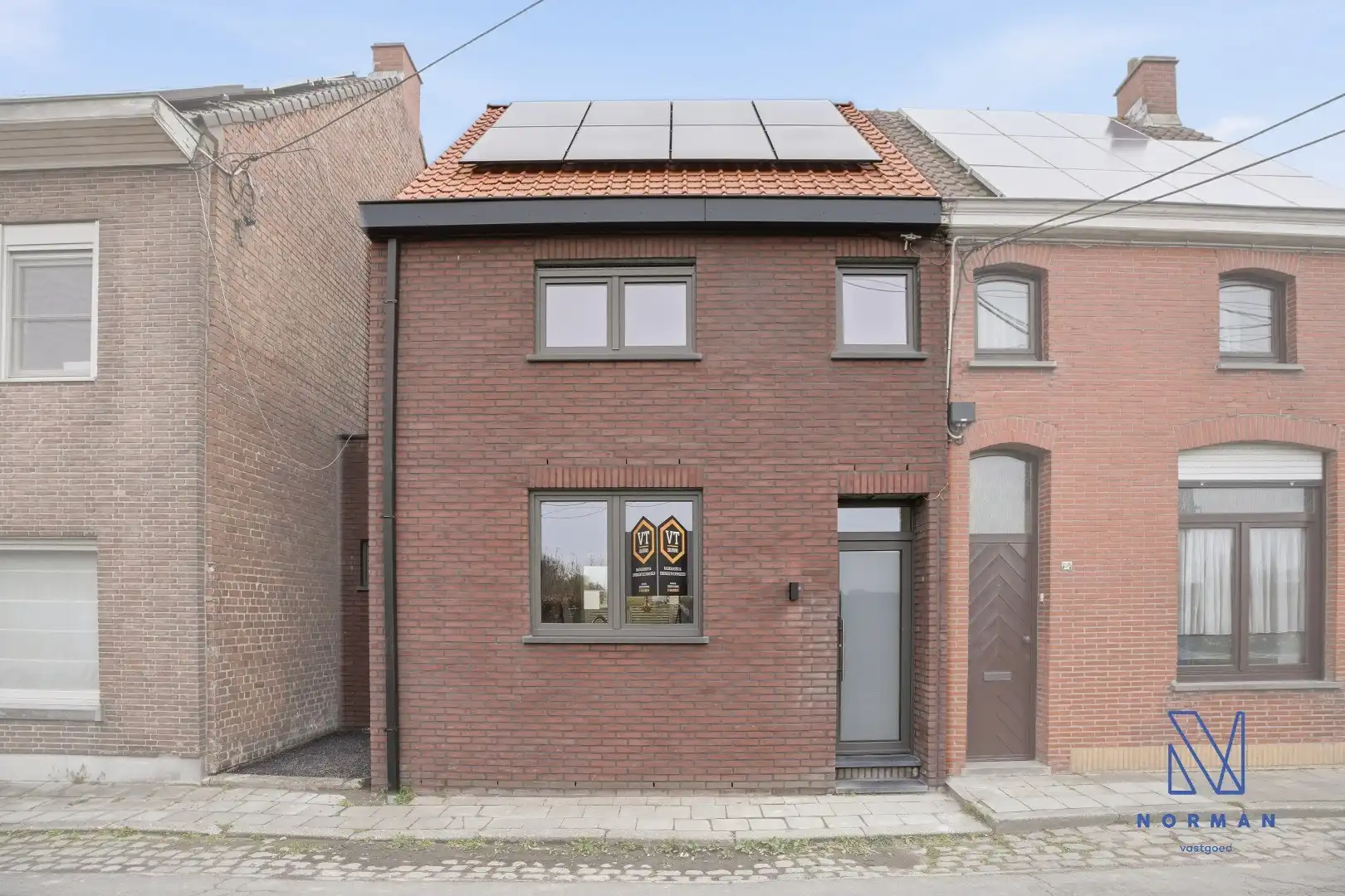 Instapklare, volledig gerenoveerde woning te koop met EPC A, uitgerust met zonnepanelen, drie slaapkamers en een aangelegde tuin. foto 5