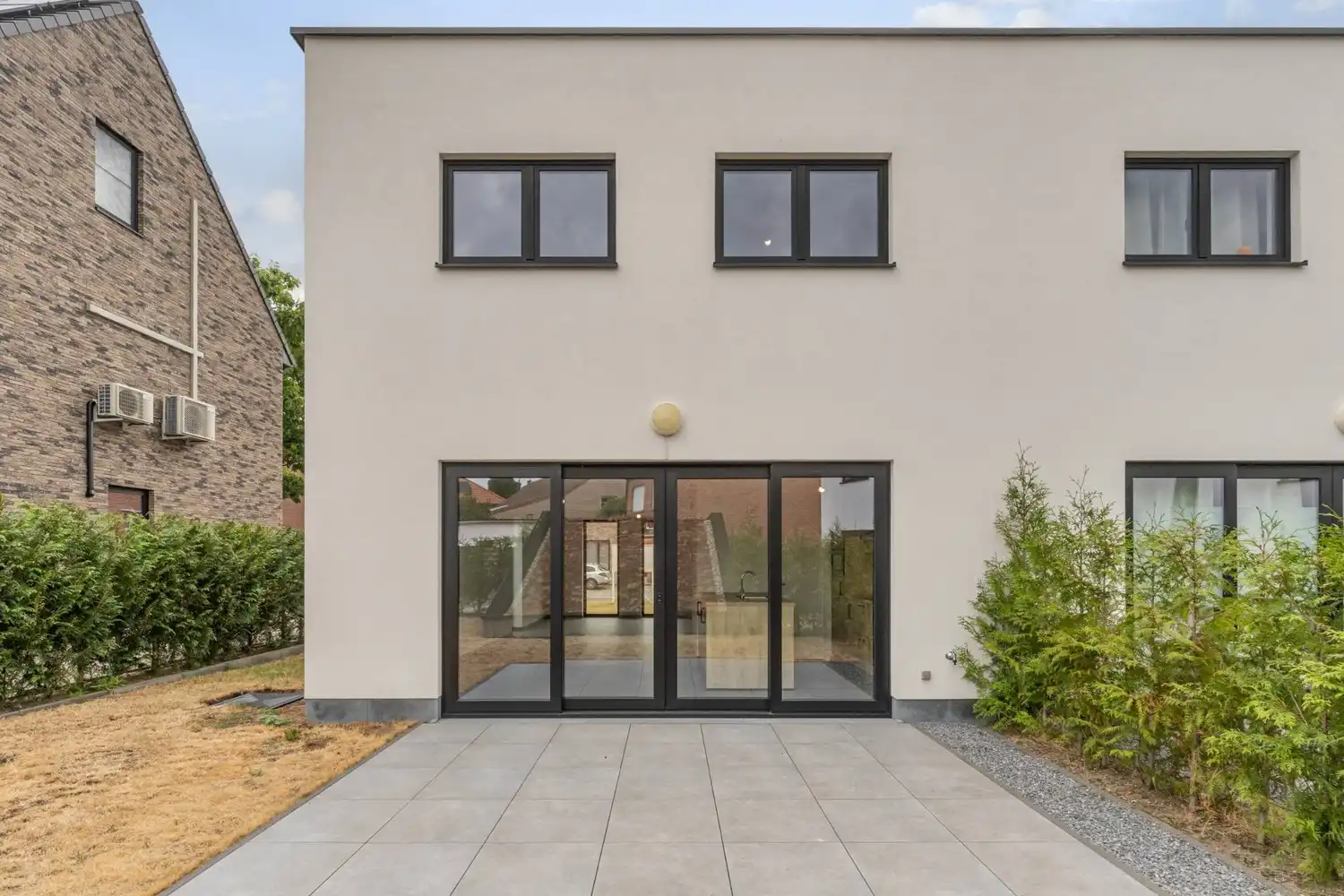 Volledig afgewerkte woning met 3 slaapkamers, tuin en 2 ondergrondse parkeerplaatsen foto 26