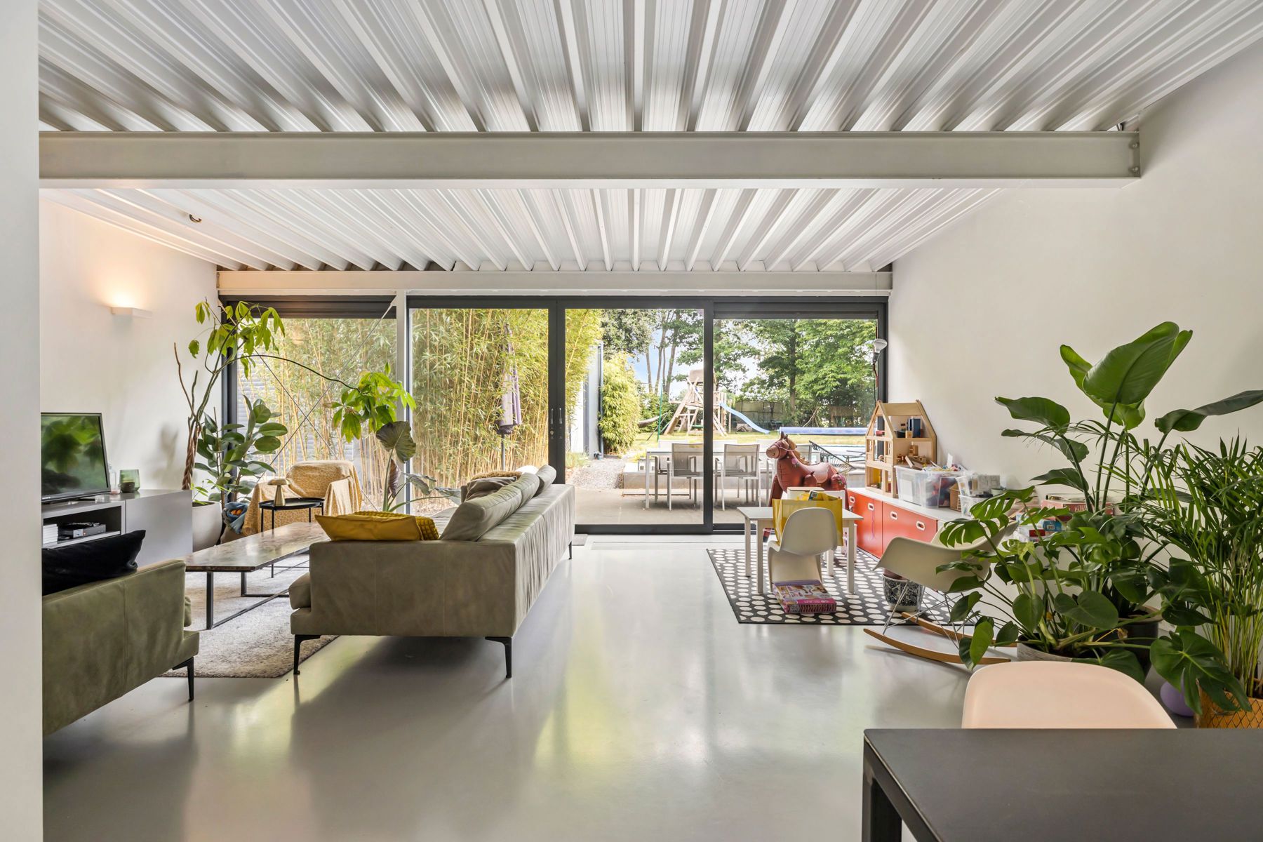 Vrijstaande villa met 4 slpk, zwembad & prachtige badkamer foto 5