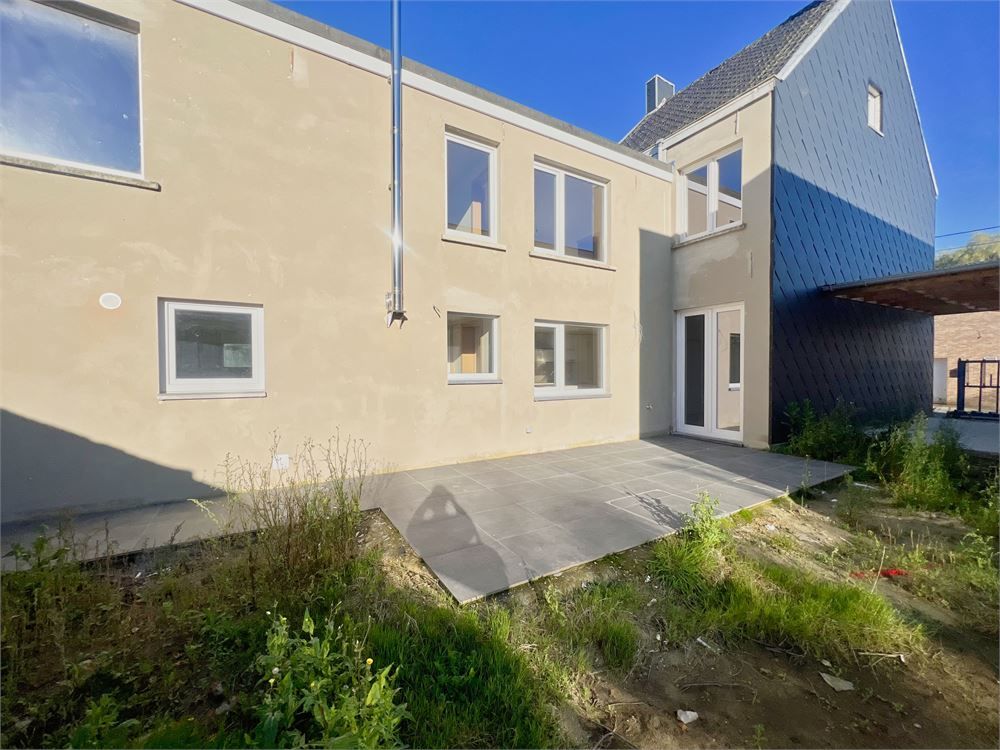 Ruime, volledig vernieuwde gezinswoning met 4 slpks foto 16