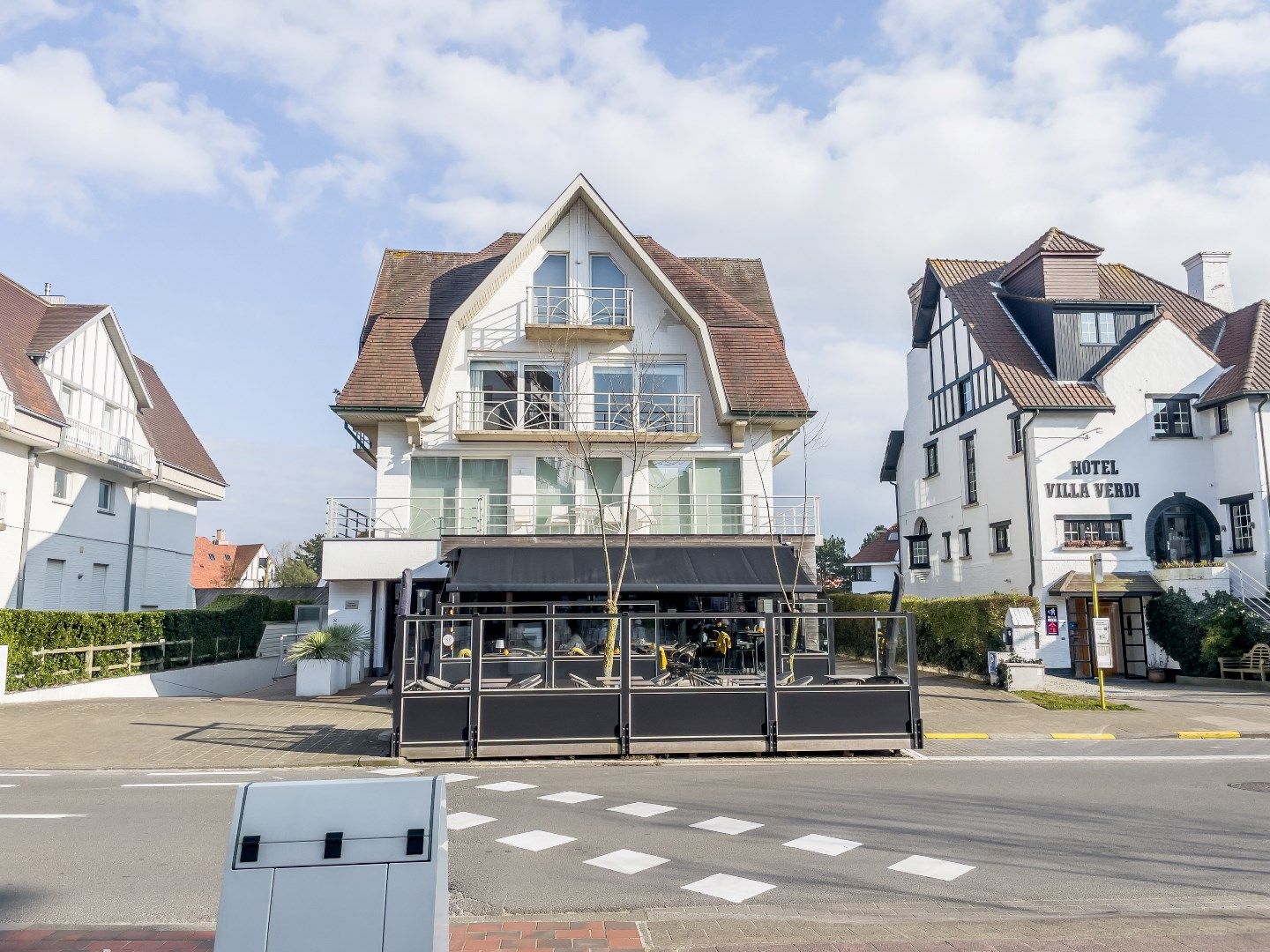 Uniek gelegen appartement (plateau) in een villa residentie met weidse zichten op enkele passen van het Albertplein en de Zeedijk.  foto 2
