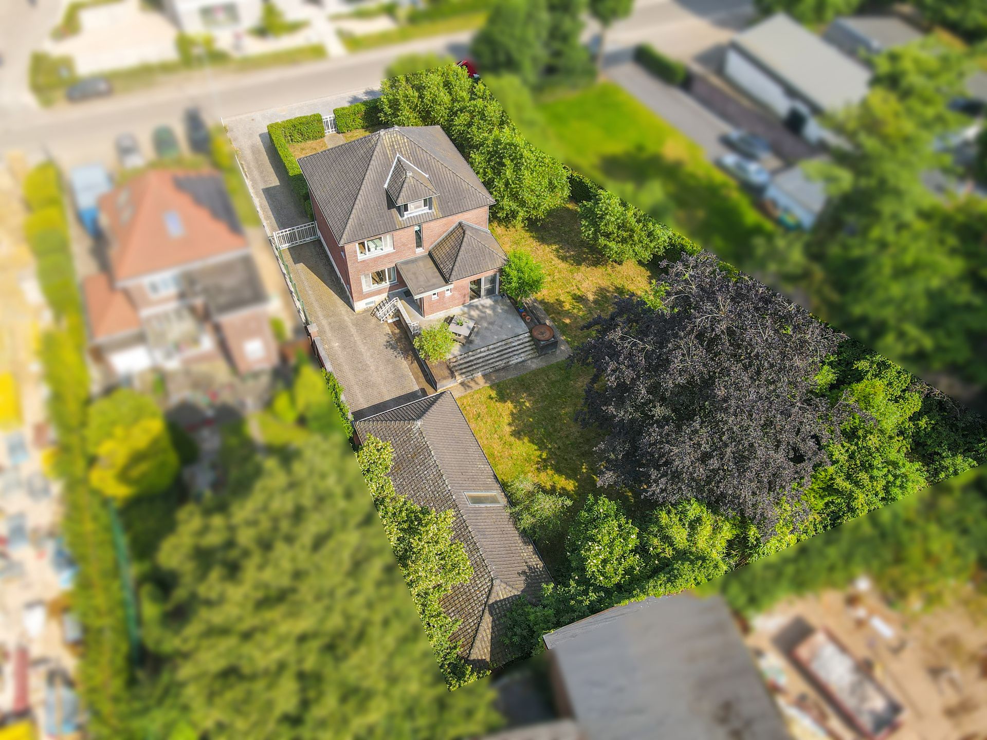 vernieuwde pastorie met 7 kamers op 14 are als kantoorgebouw ! foto 3