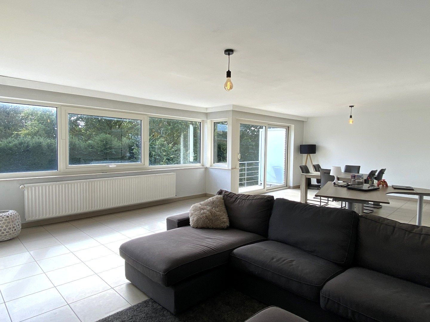 RUIM EN LICHTRIJK APPARTEMENT MET 3 SLAAPKAMERS EN GARAGE IN HARTJE PITTEM foto 3