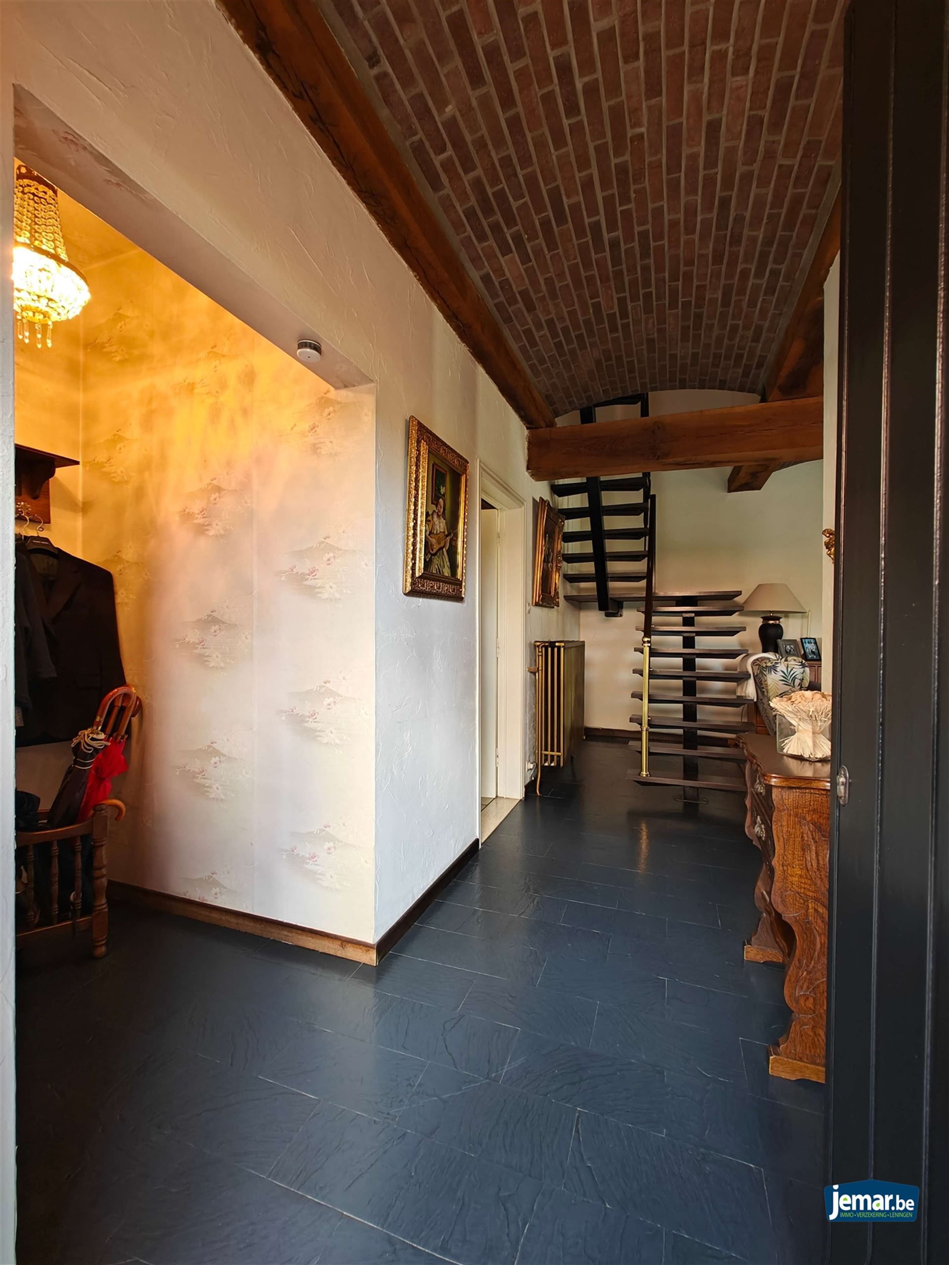 Half- open woning met 4 slaapkamers en apart garage foto 7