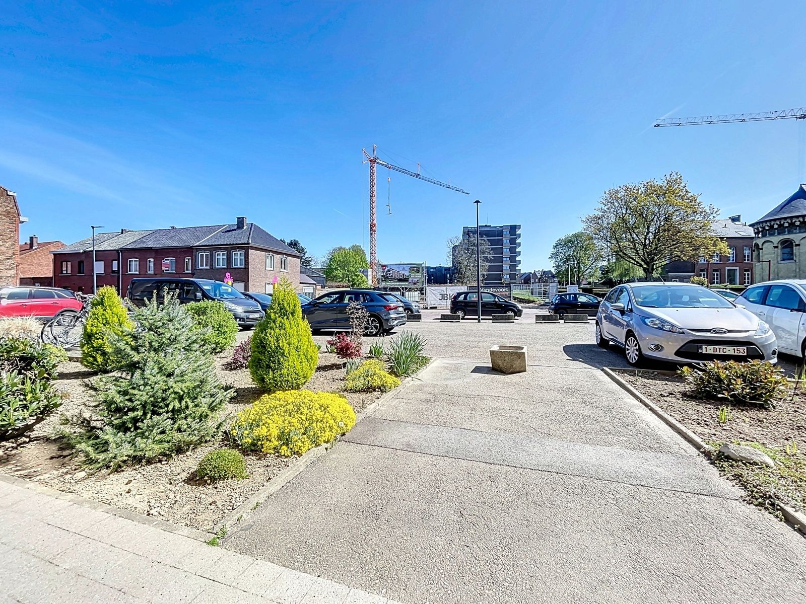 verhuurd app. met 2 slpk en garagebox aan de stadsrand foto 24