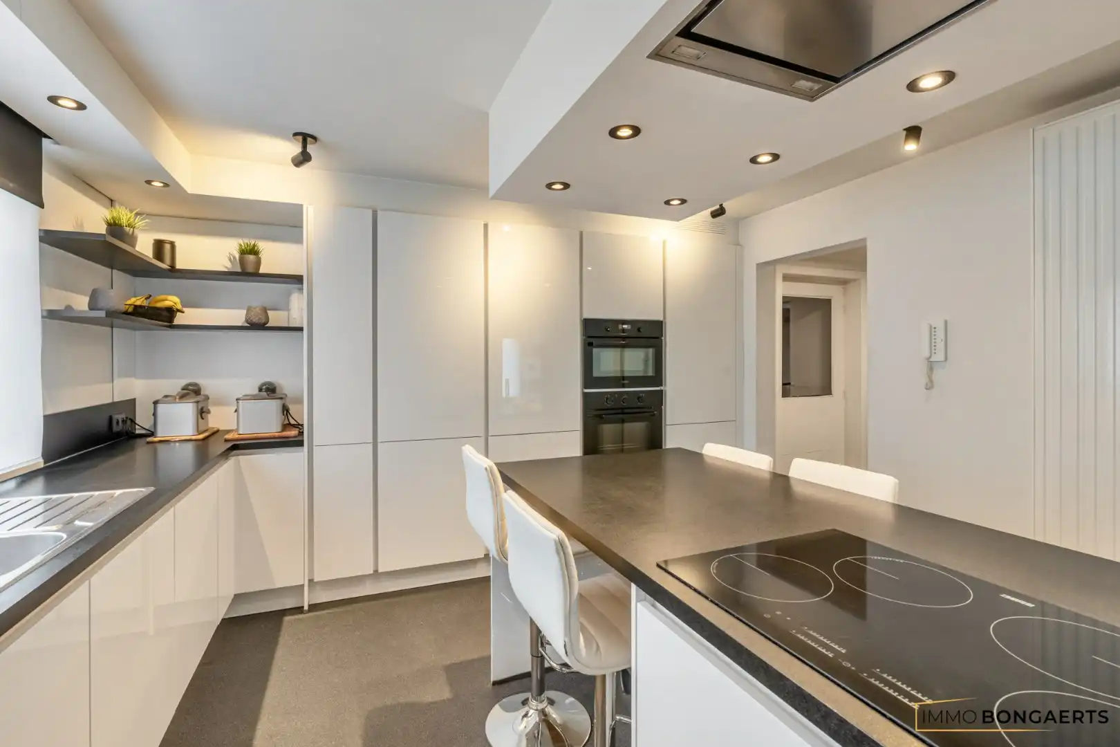 Exclusieve woning met volledig uitgeruste wellnesspraktijk nabij Hasselt foto 9