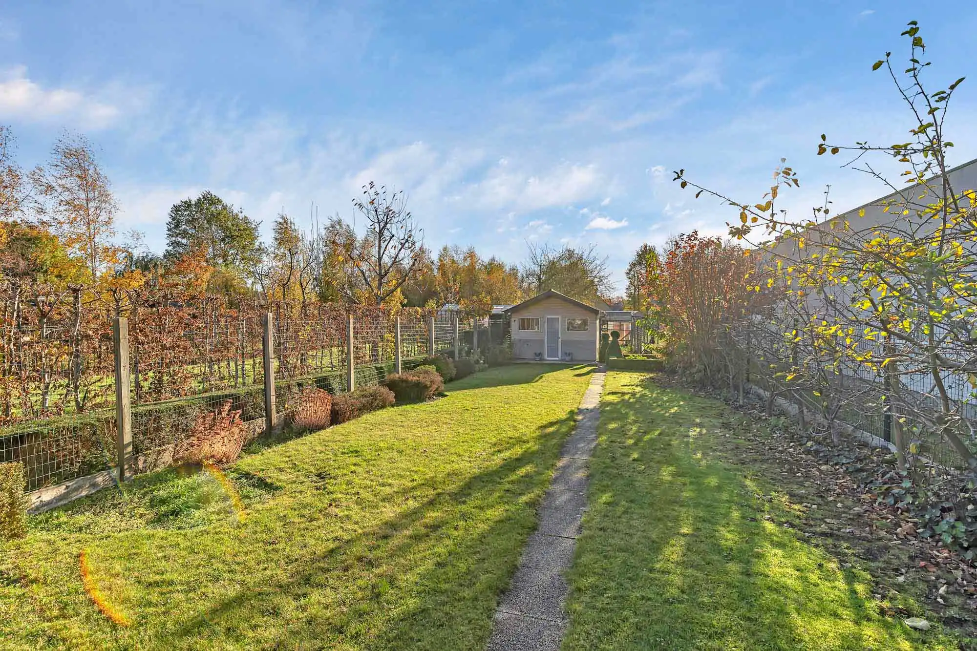 Te renoveren halfopen woning met garage en grote tuin foto 17