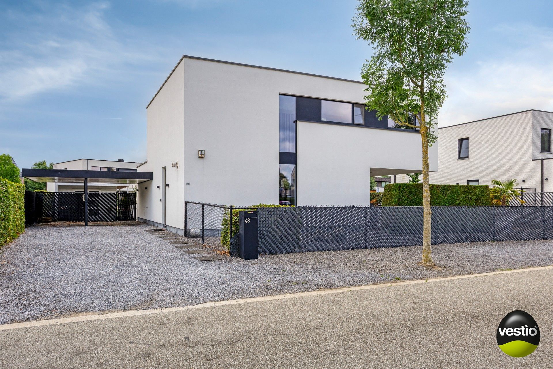 MODERNE VILLA – TOPAFWERKING IN RUSTIGE WIJK foto {{pictureIndex}}