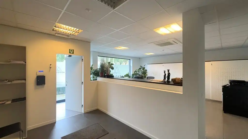 Gelijkvloers kantoor te huur op zichtlocatie langs N9 in Melle foto 3