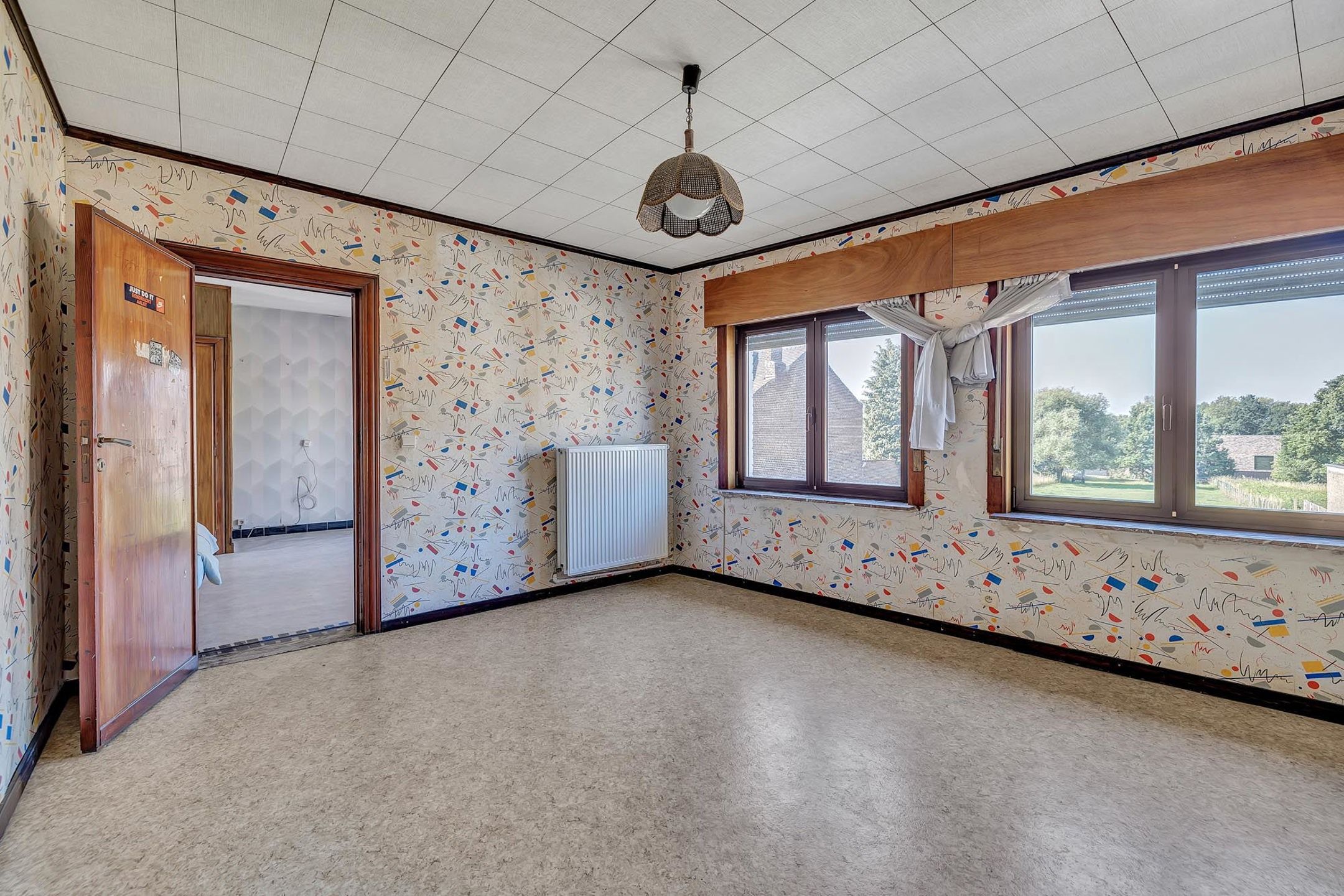Ruime te renoveren woning op toplocatie foto 19