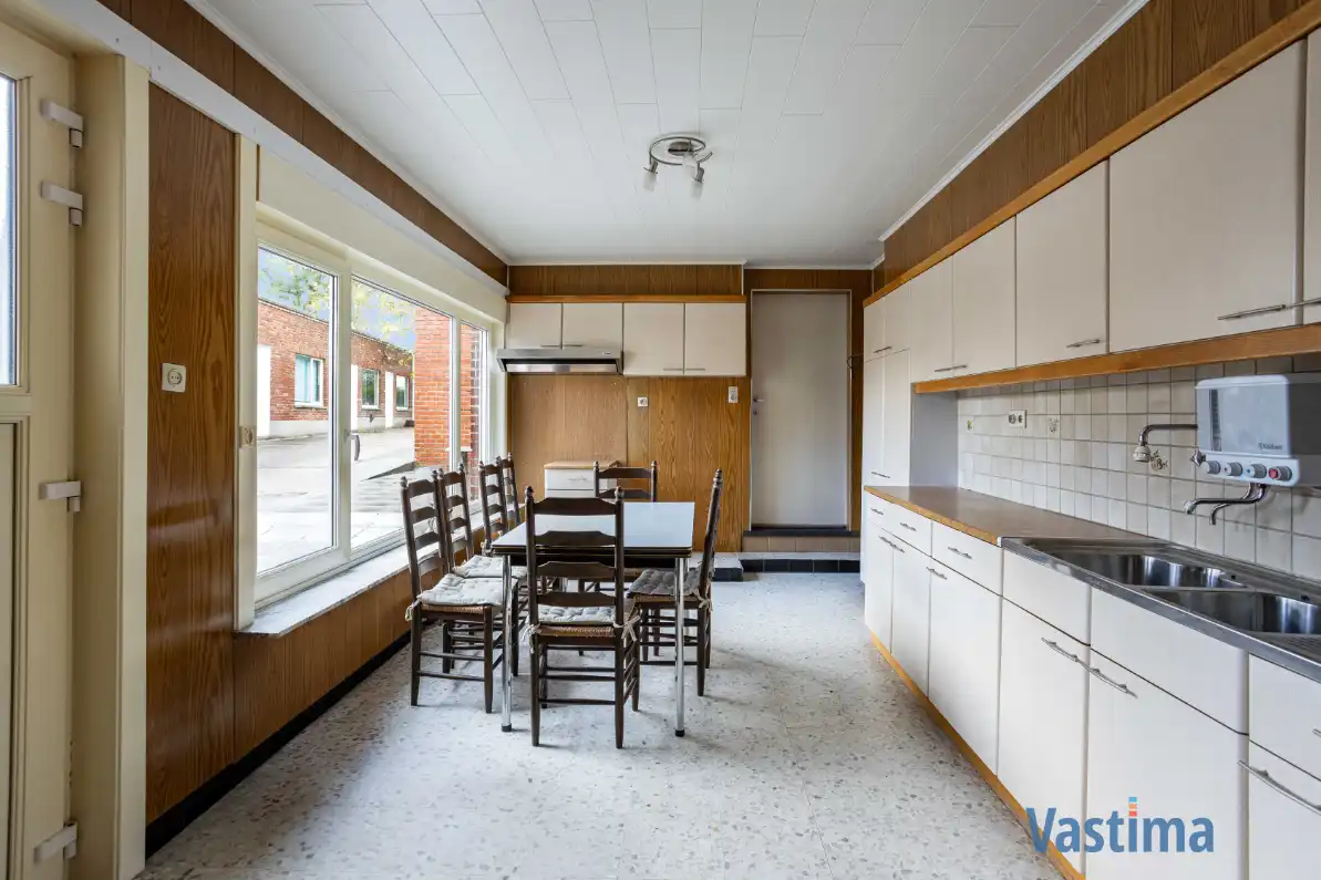 Woning met opslagruimte en grond op strategische ligging foto 11