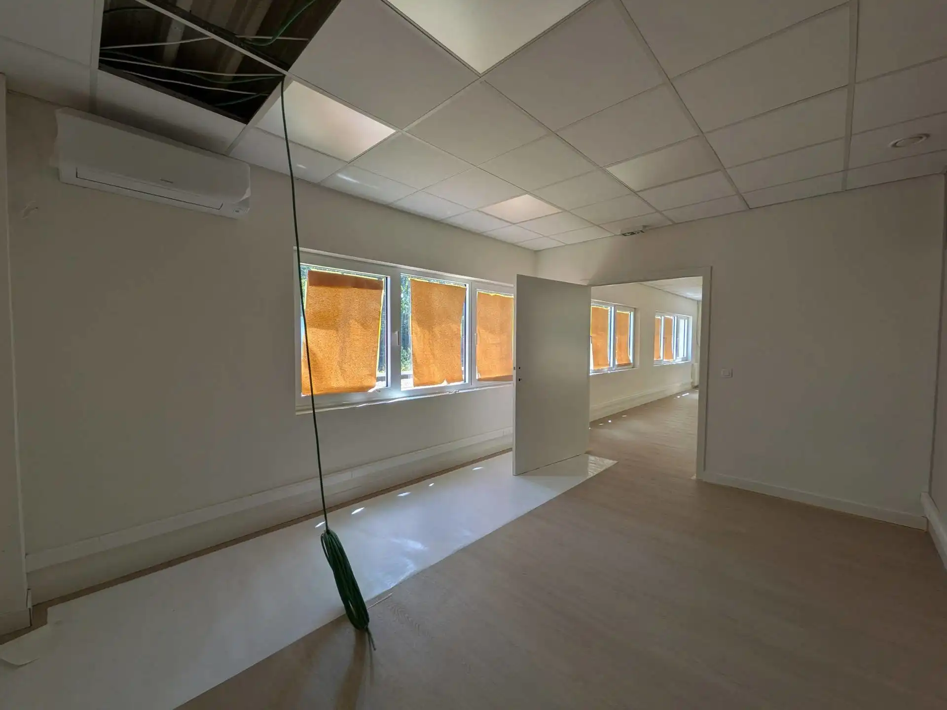 Gerenoveerd kantoor te huur in Schoten foto 5