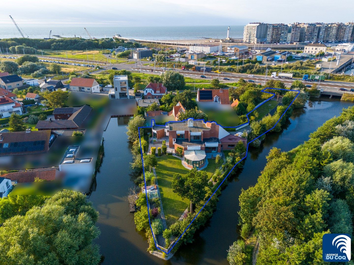 Imposante villa nabij de jachthaven van Blankenberge foto 1