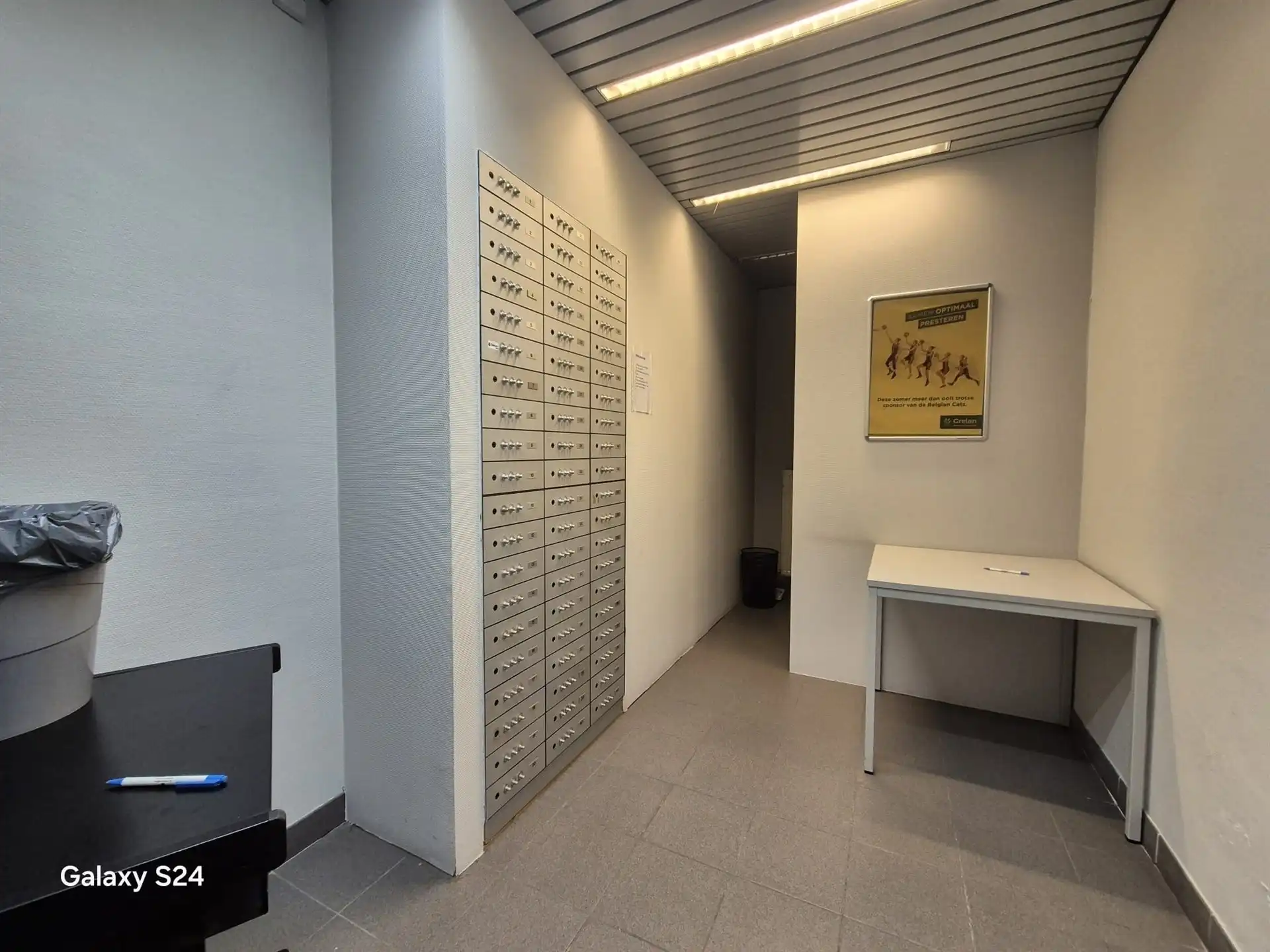 Ruim handelspand te huur – voormalig bankkantoor.  foto 13