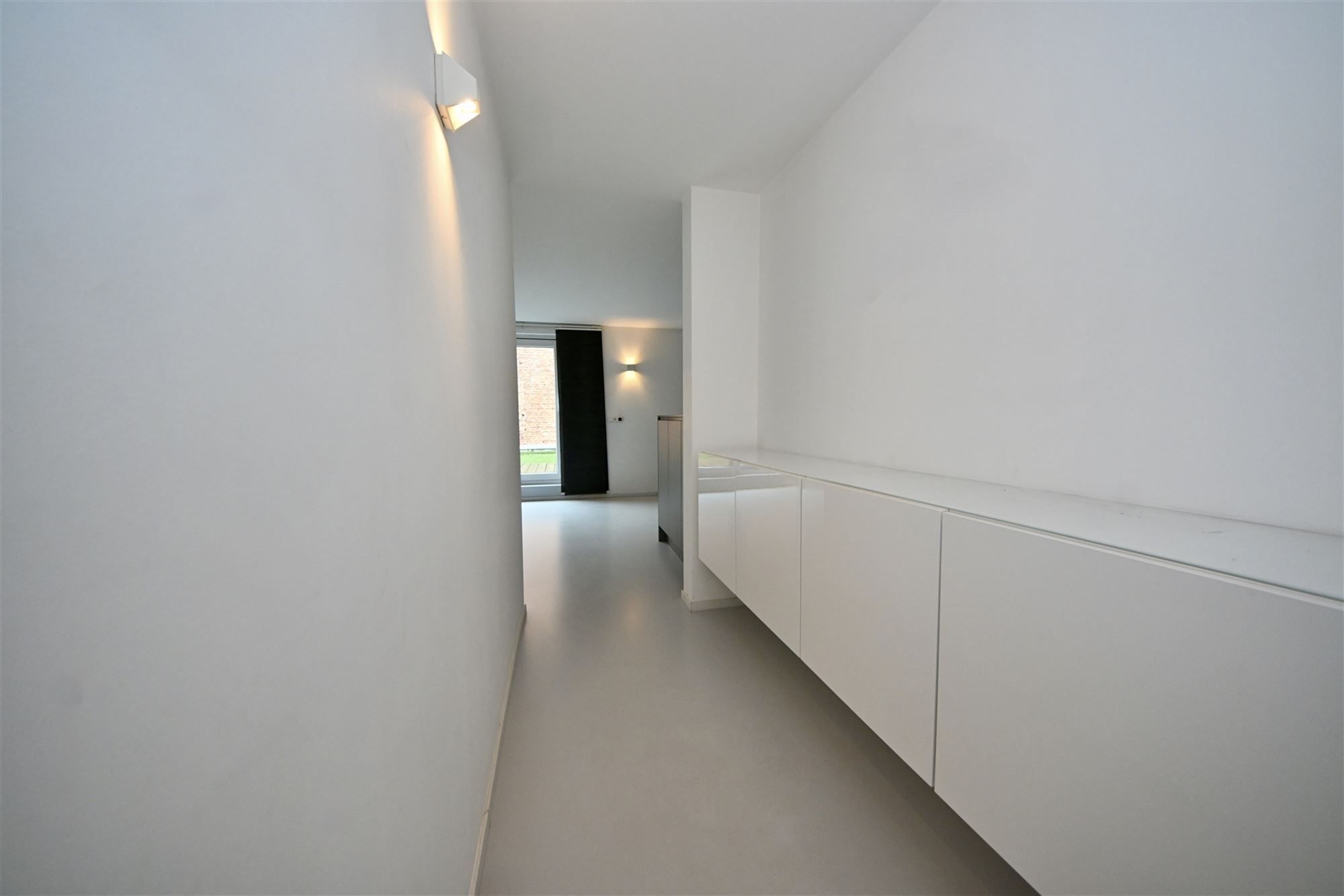 Appartement met 2 slaapkamers, terras en staanplaats.  foto 7