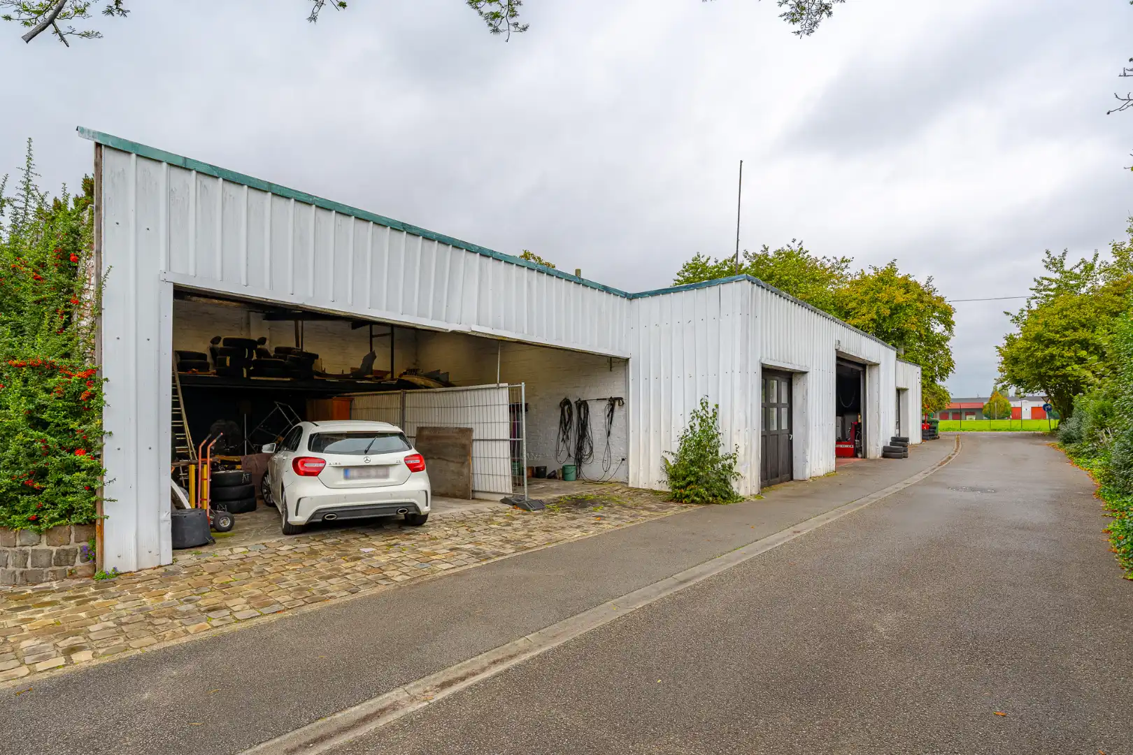 Hoekwoning met handelsruimte/etalage en achterliggende garages in Wevelgem foto 16