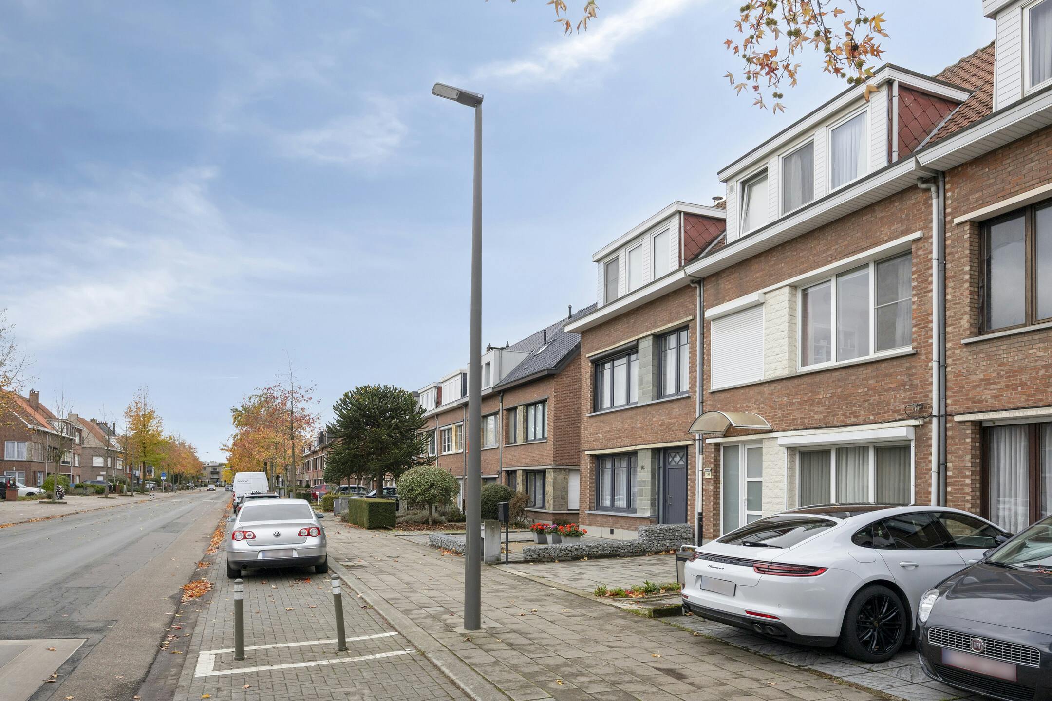 Huis met 6 slaapkamers  en tuin te koop in Merksem! foto 3