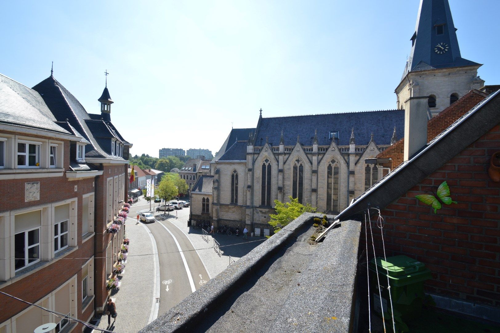 Duplex-appartement gelegen op de 3° en 4° verd. met 1 slaapkamer met terras aan de Markt van Bilzen foto 3