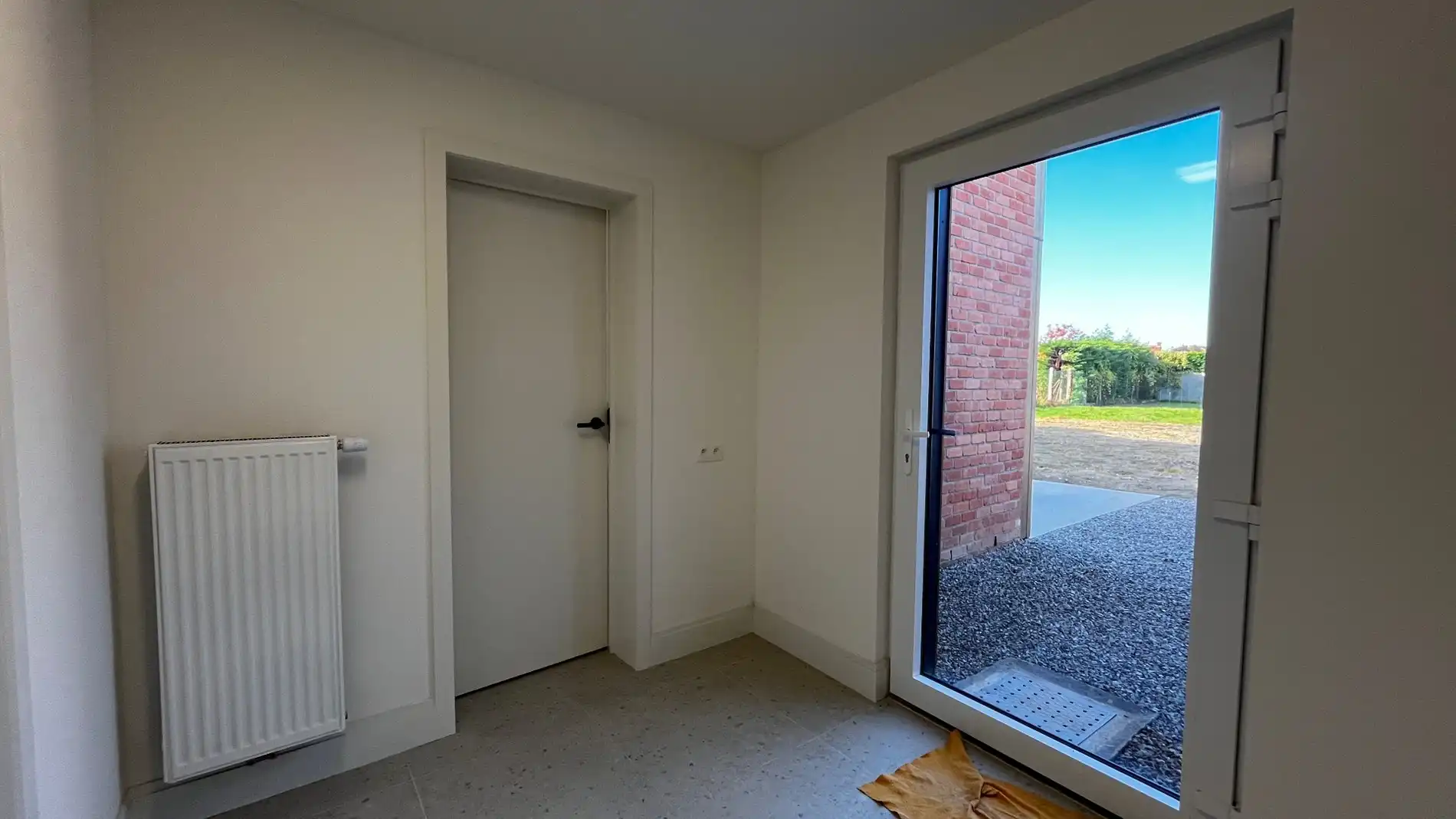 Luxe woning met 5 kamers, grote garage, grote uitbouw en een aangename tuin foto 18
