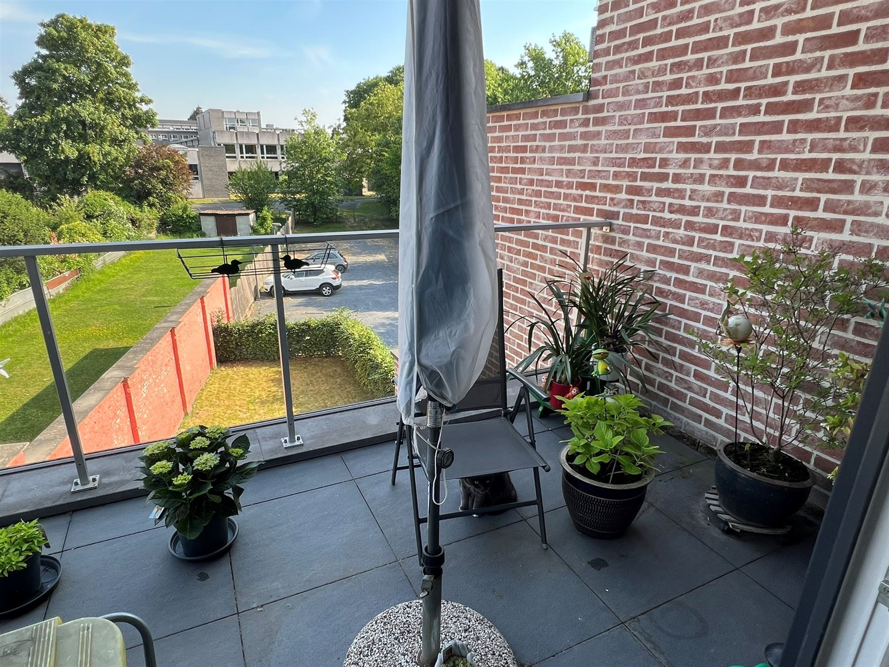 Instapklaar en energiezuinig appartement met 2 slaapkamers, terras en parking foto 4