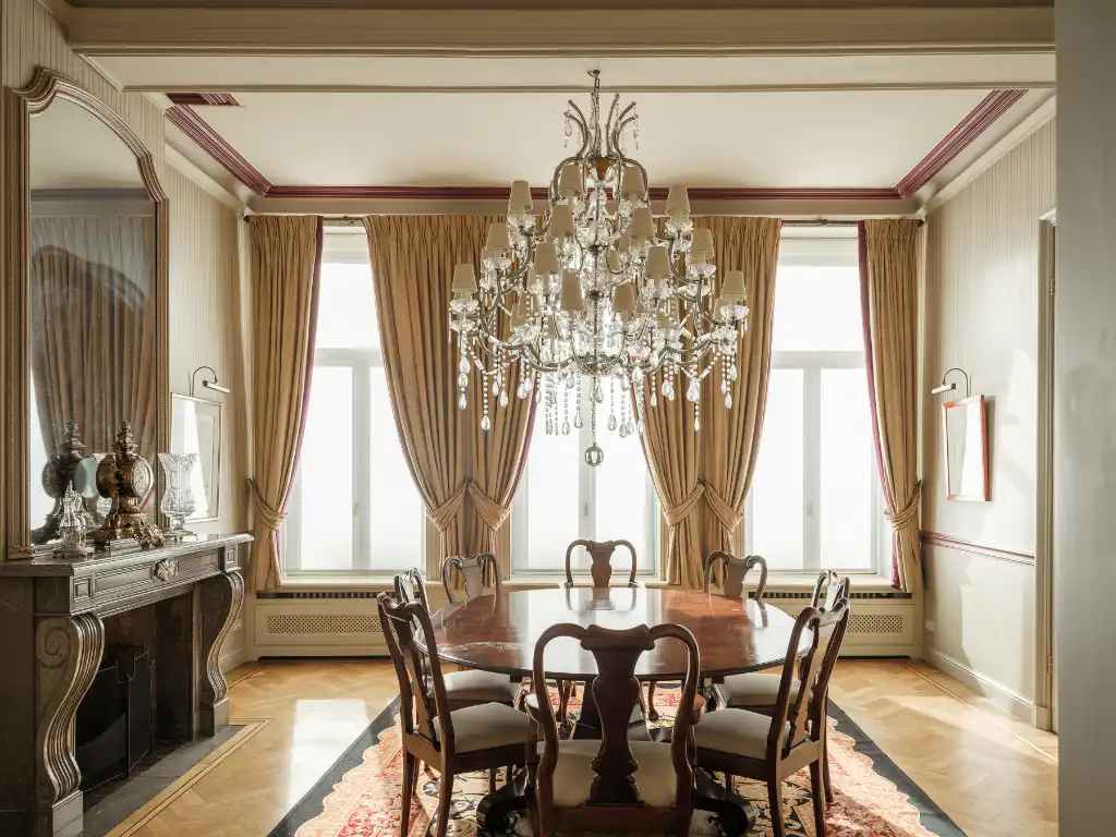 Indrukwekkend stadspaleis met imposant woonvolume, zwembad en parkeermogelijkheden foto 7