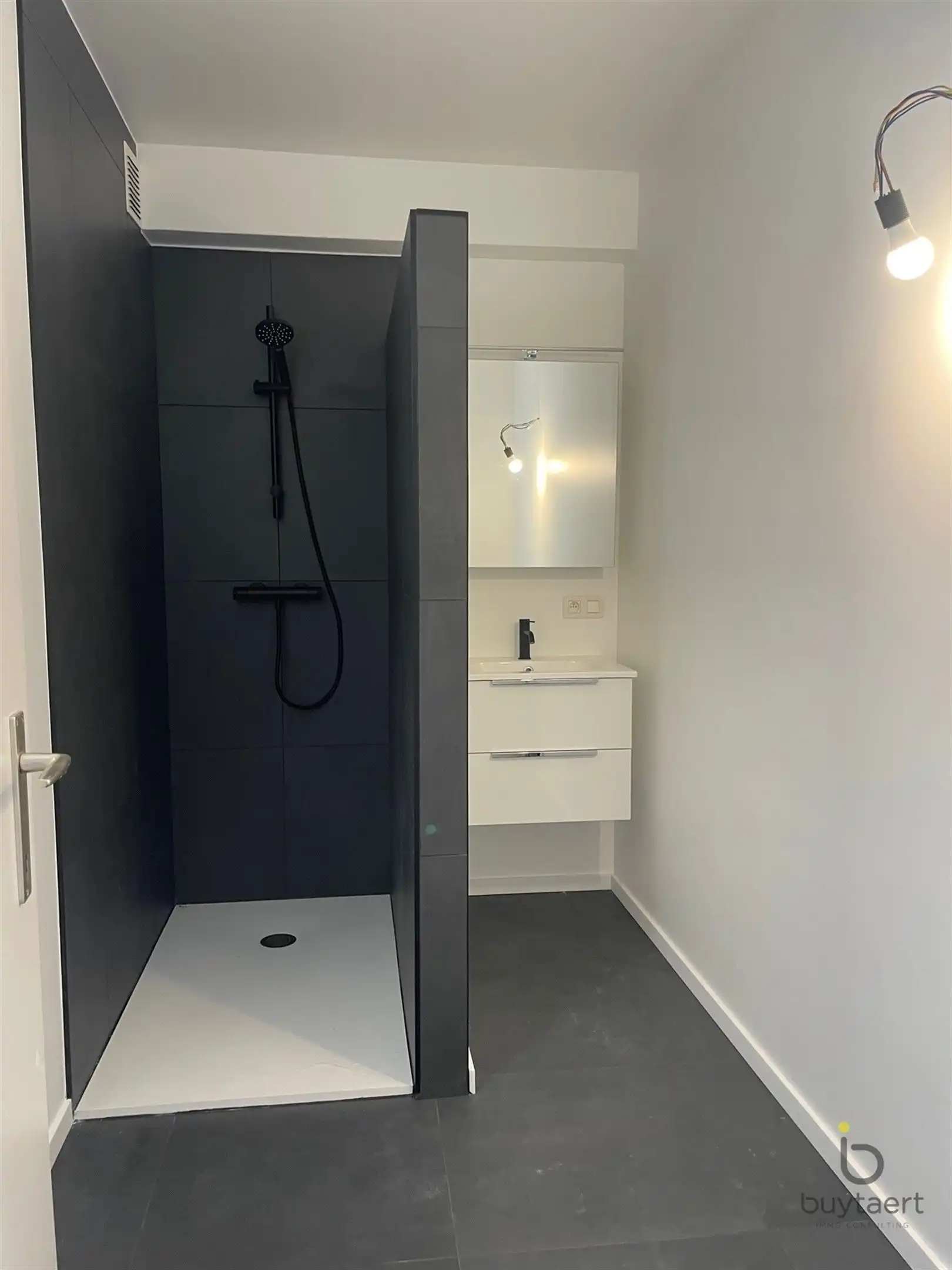 Ideaal gelegen twee (of drie) slaapkamer appartement in het hartje van Brasschaat!  foto 17