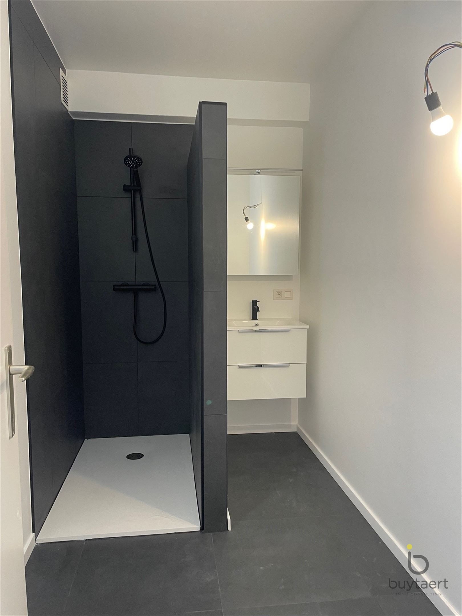 Ideaal gelegen twee (of drie) slaapkamer appartement in het hartje van Brasschaat!  foto 17