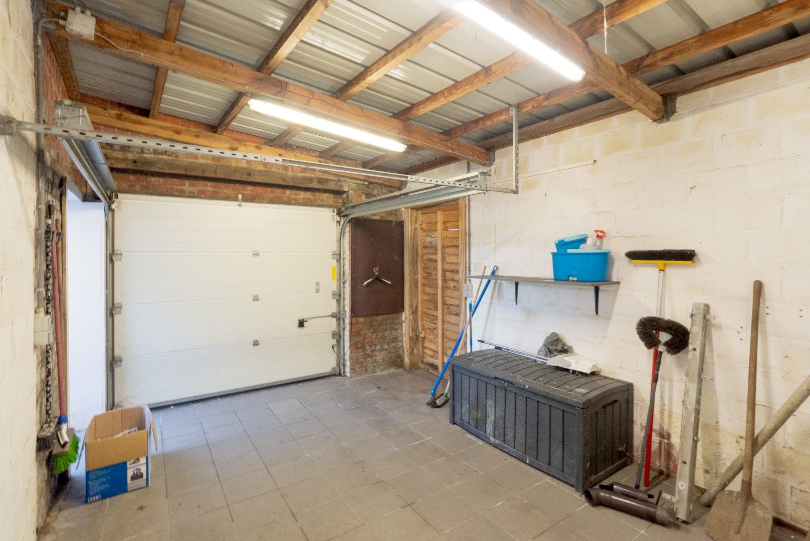 Ruime hoekwoning met tuin en garage foto 12