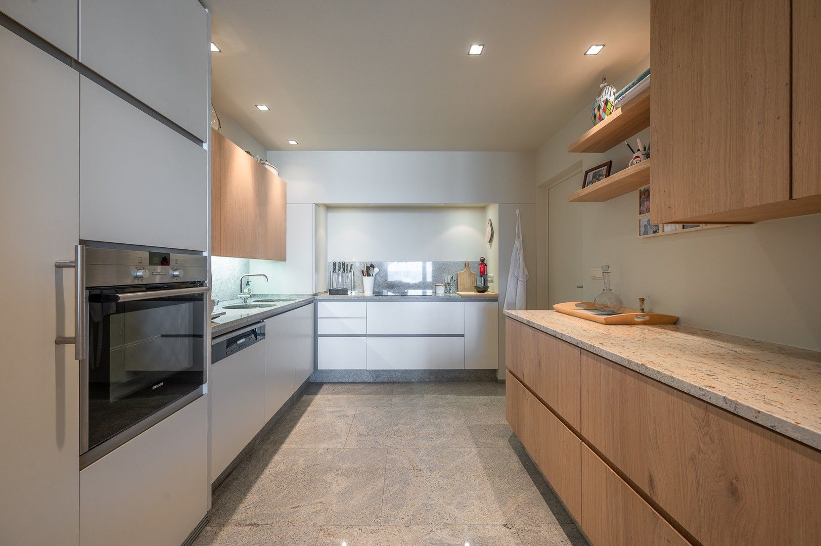 Prachtig appartement met frontaal zeezicht gelegen in hartje het Zoute met 6 meter gevelbreedte. foto 12