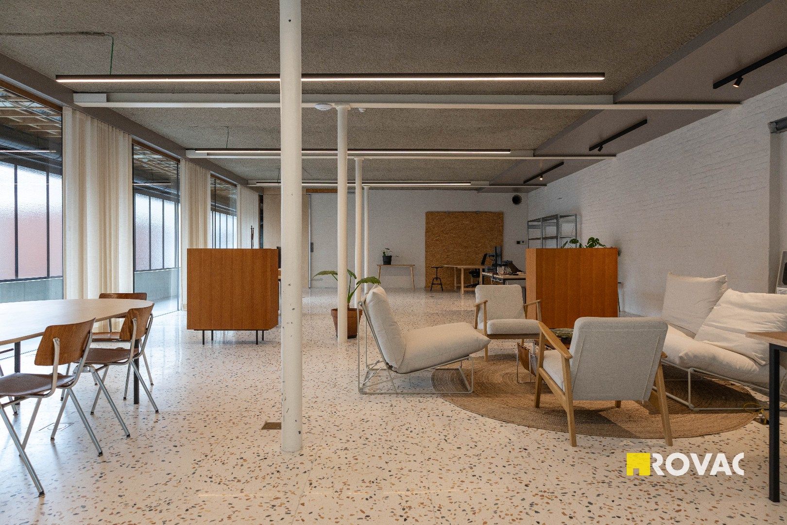 Stijlvolle en instapklare kantoorruimtes met binnentuin in centrum Izegem foto 5