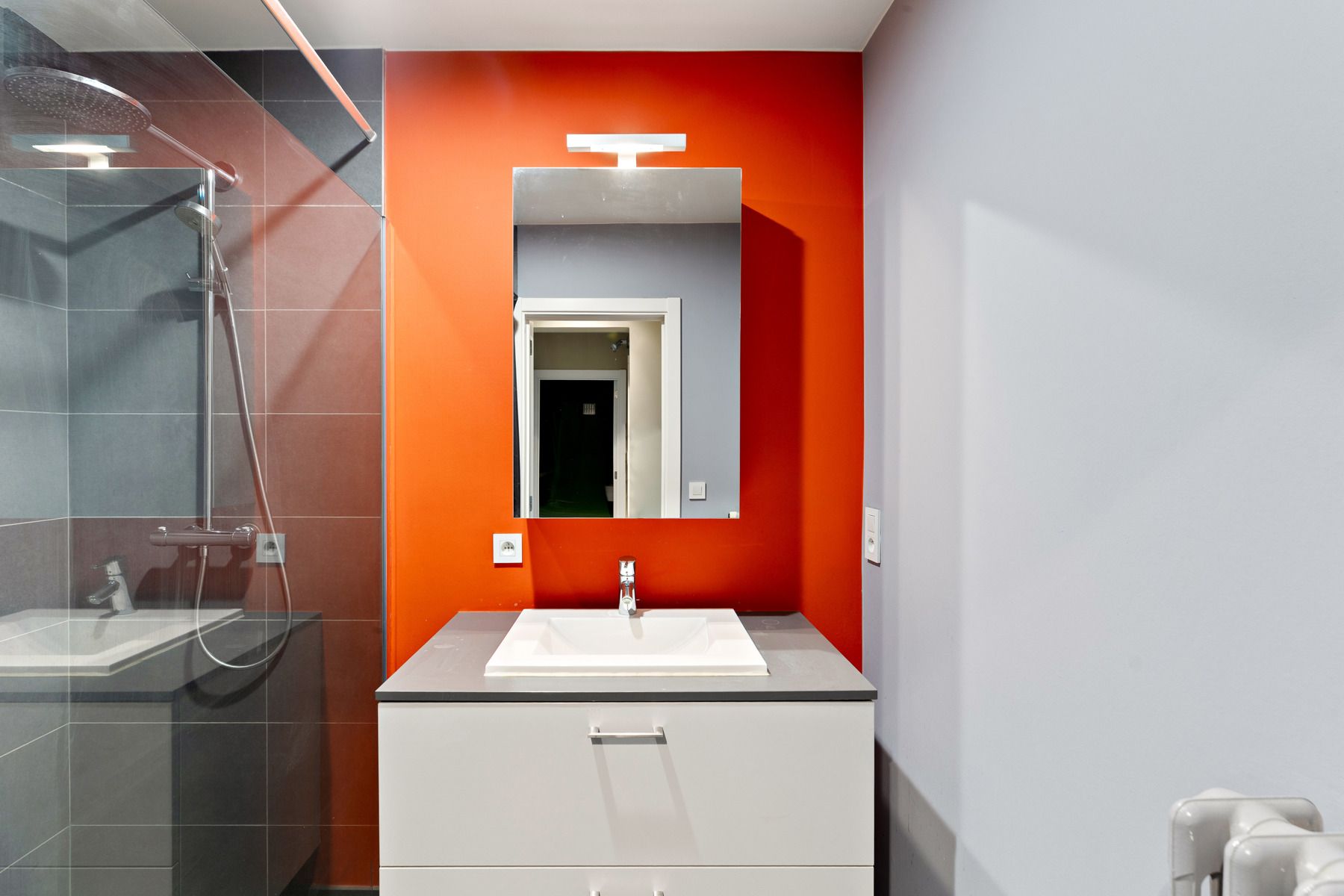 Ruim 2 slpk. zicht-appartement met garagebox foto 10