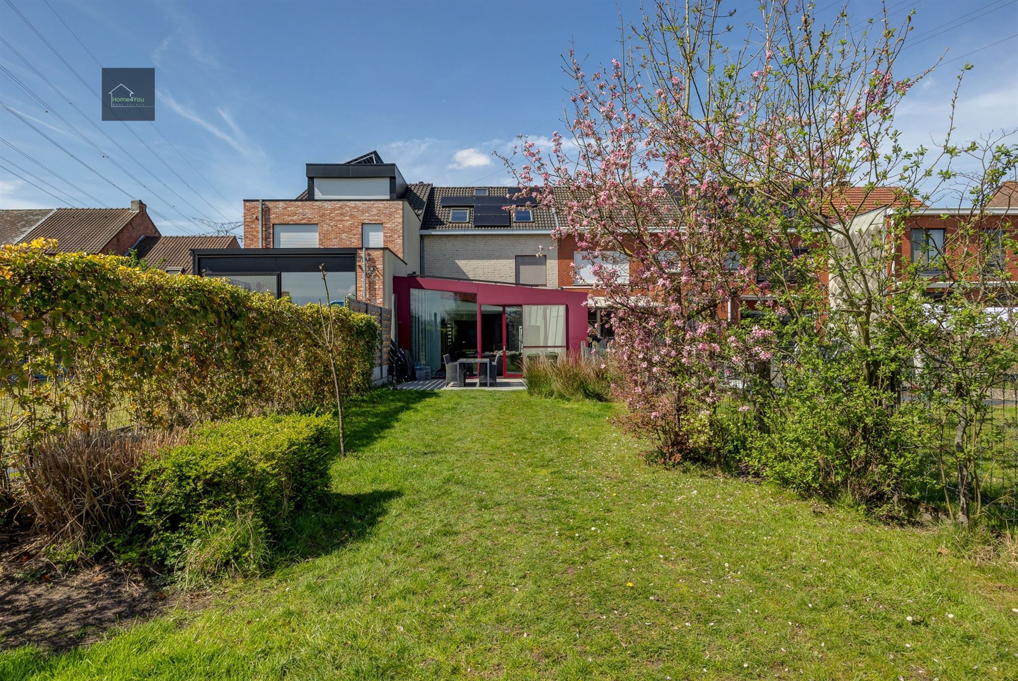 Rustig gelegen en ruime gezinswoning met zonnepanelen foto 11