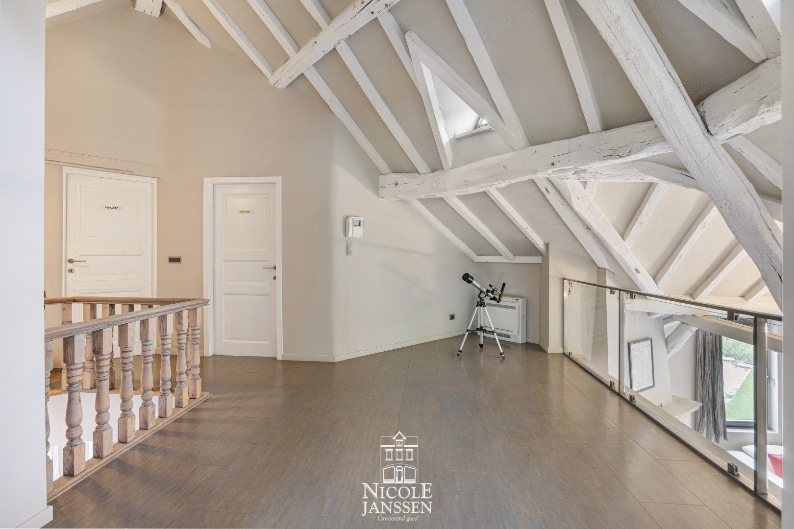 Exclusieve, authentieke villa met binnenzwembad op een rustige locatie foto 16
