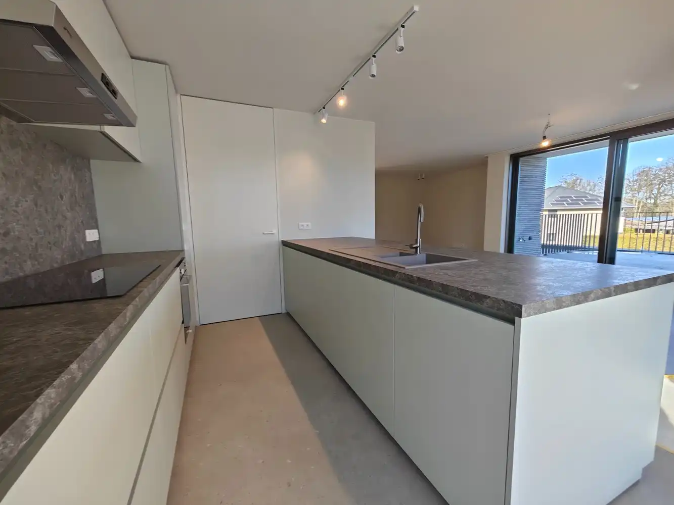 High-end nieuwbouw-duplex met ruim terras, parking en ruime buitenberging foto 6