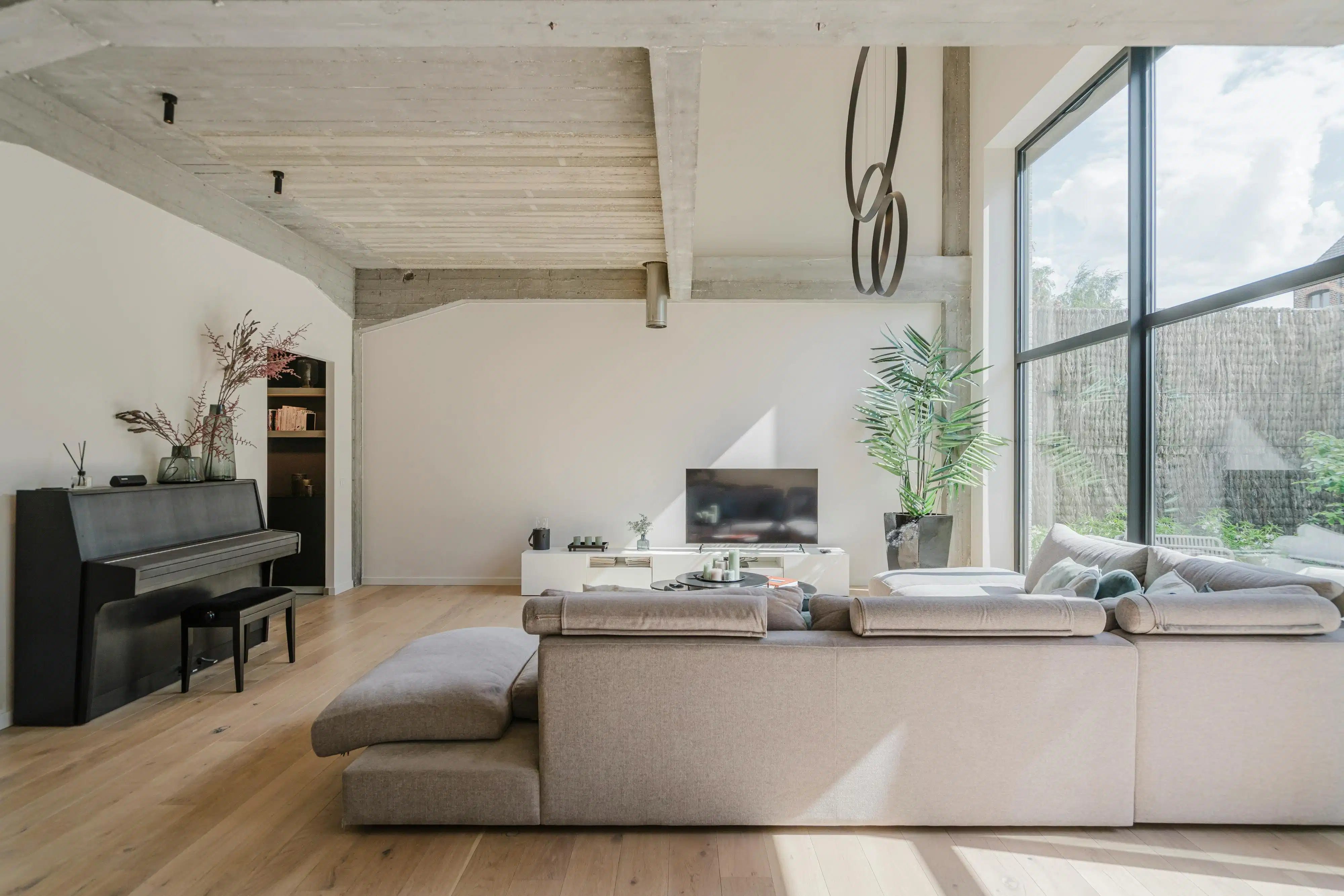 Architecturale woning met uniek loftgevoel in Kortrijk foto 3