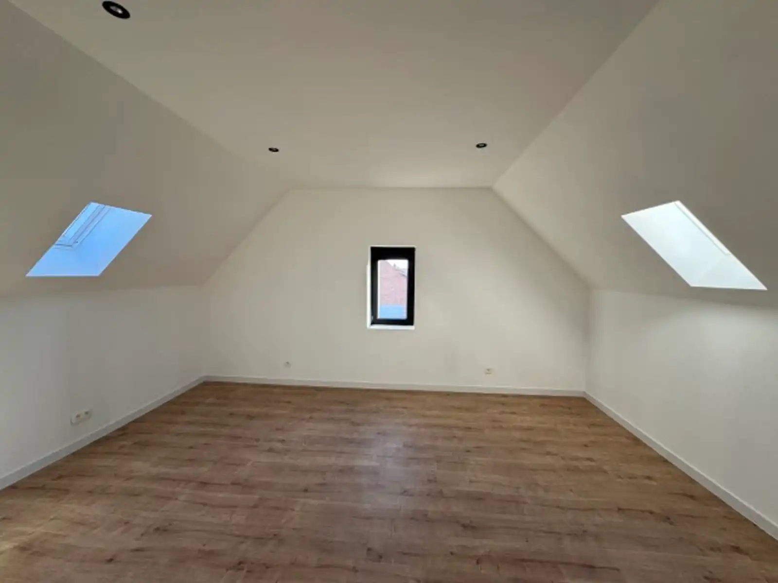 Mooi gerenoveerde gezinswoning foto 12